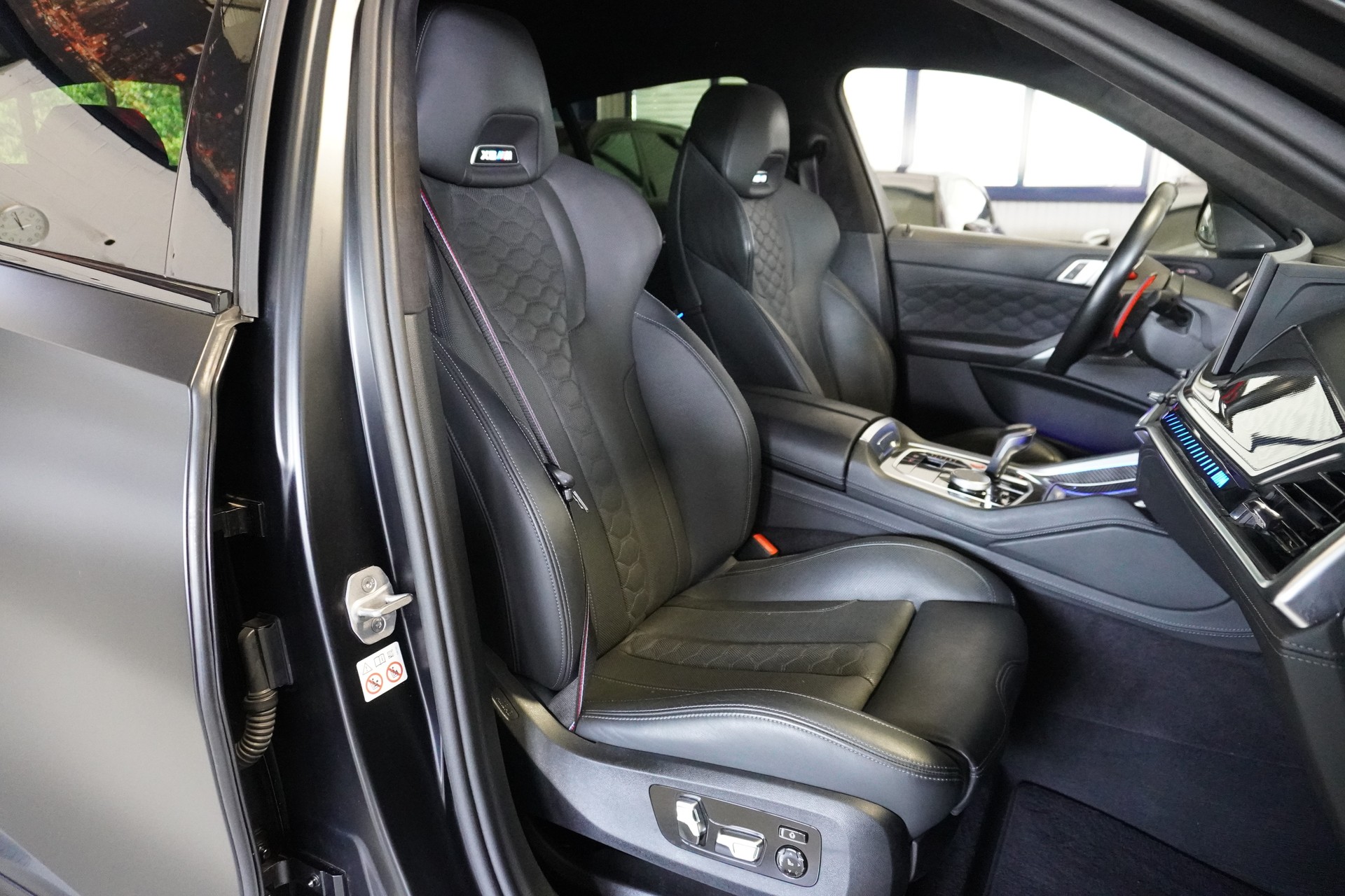 BMW X6M Steptronic M Competition // SONDERLACKIERUNG FROZEN BLACK // AHK //-image-8