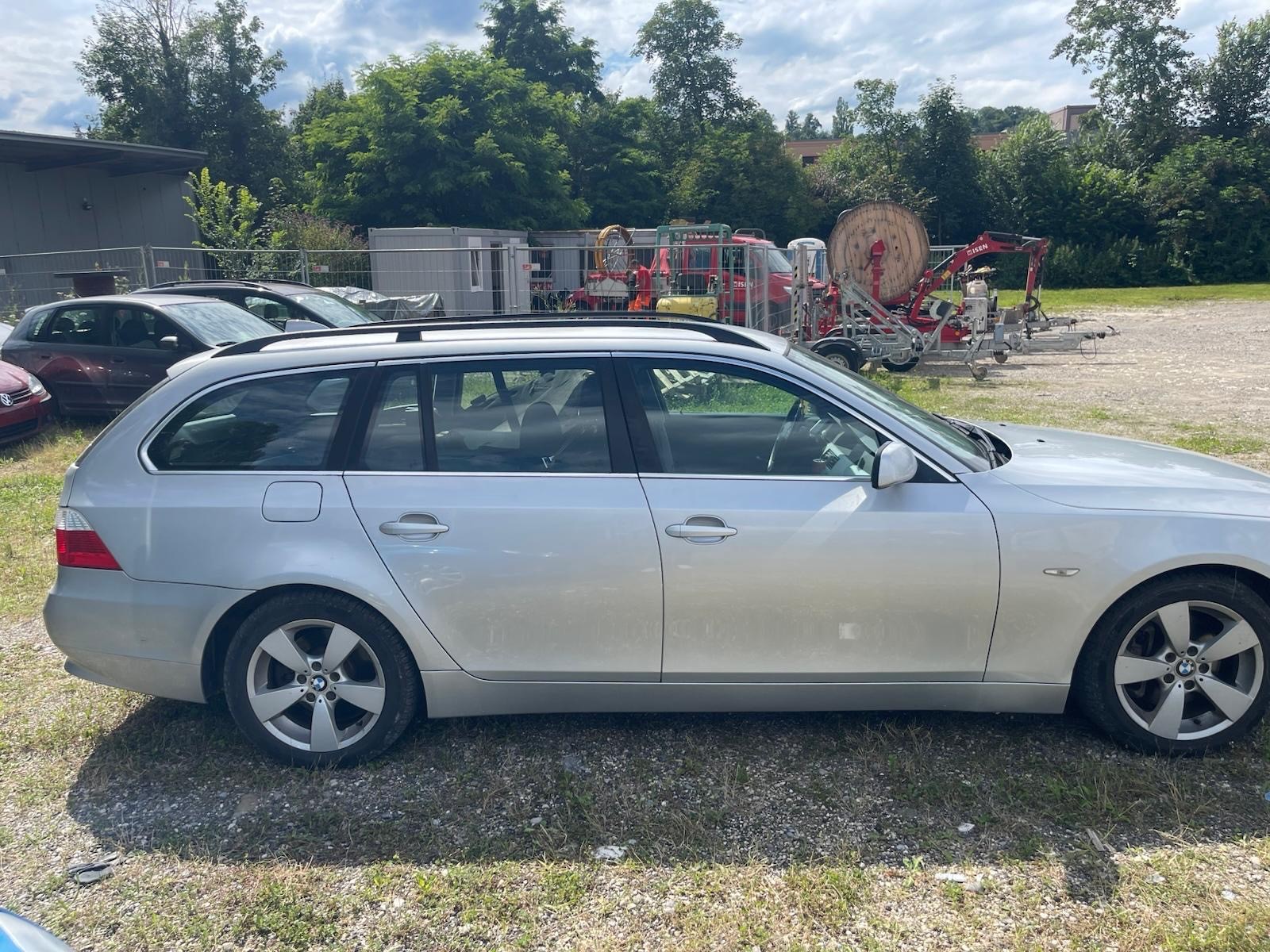 BMW touring-image-1