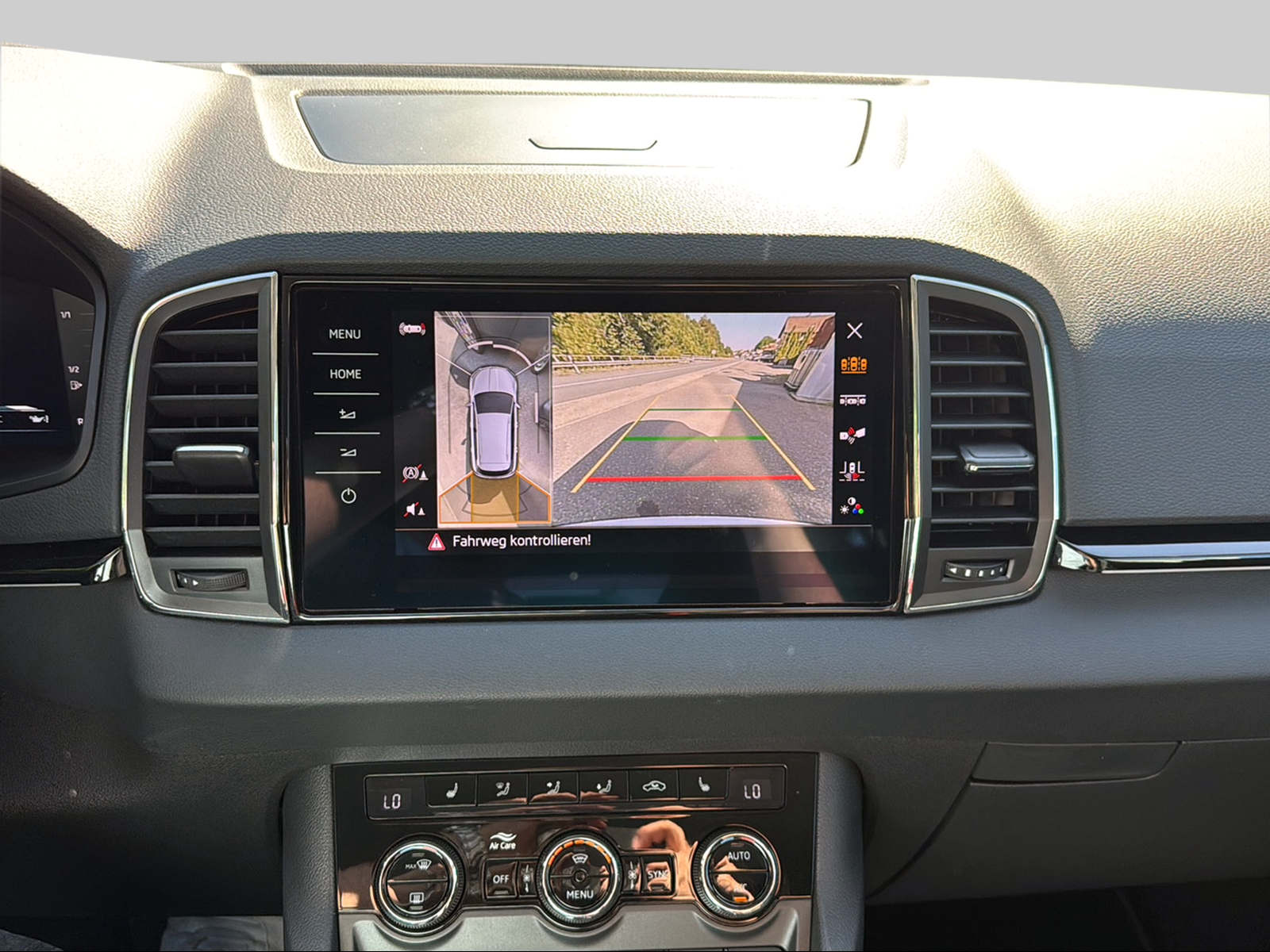 SKODA Karoq 2.0 TDI CR Style 4x4 DSG-image-9