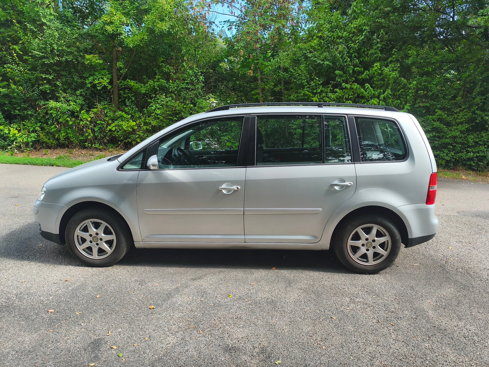 VW 1.6 FSI Trendline-image-1