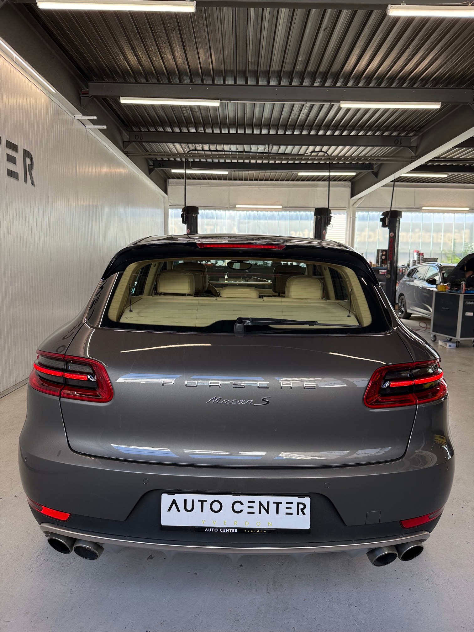 PORSCHE Macan S PDK-showroom-element-3