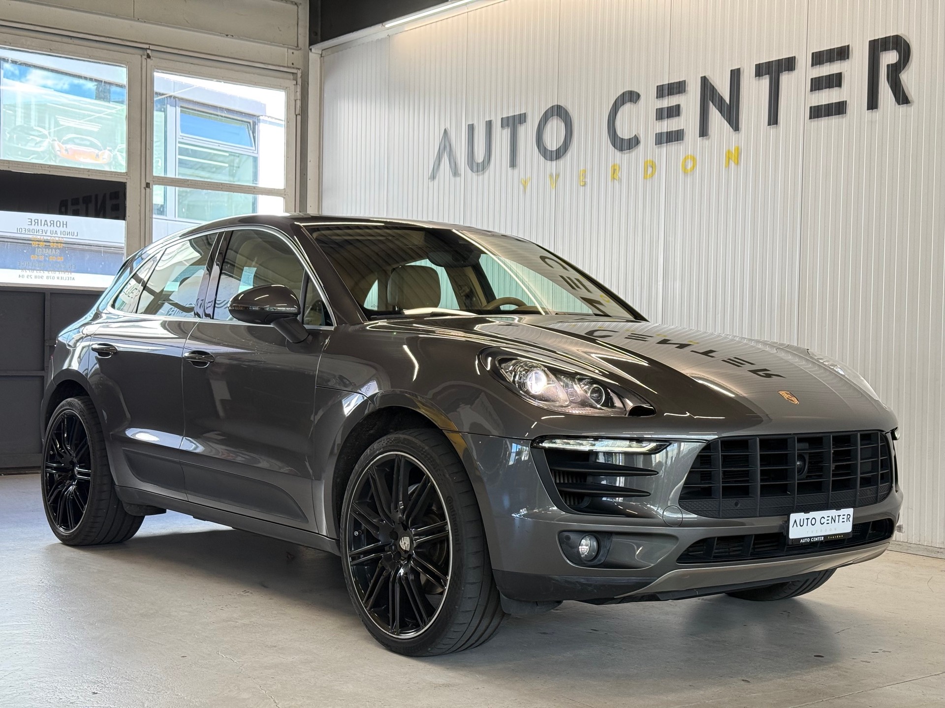 PORSCHE Macan S PDK-showroom-element-1