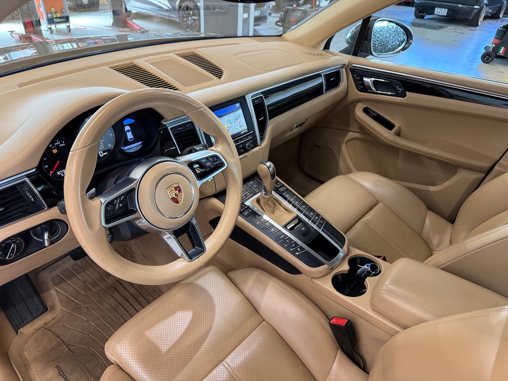 PORSCHE Macan S PDK-image-11