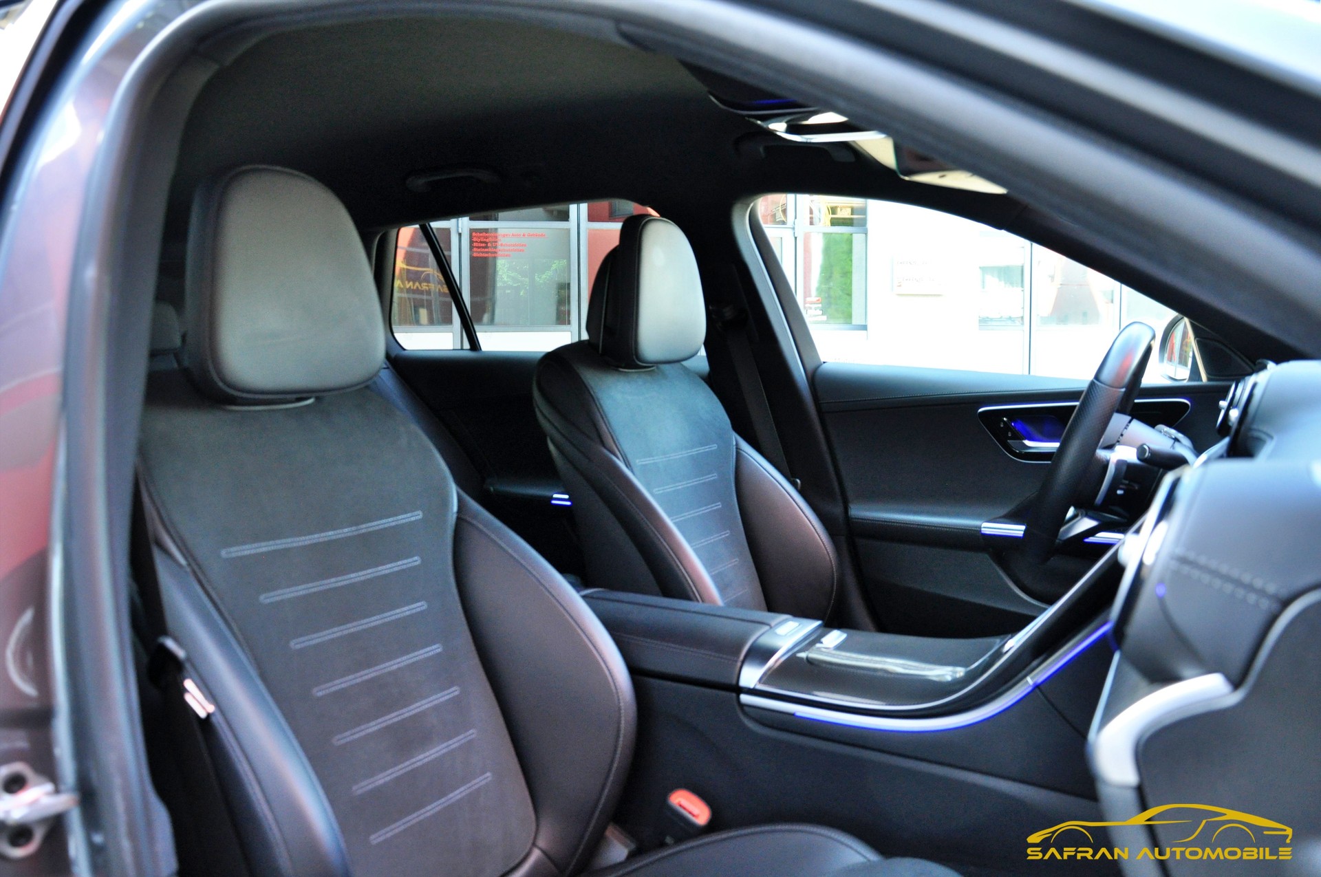 MERCEDES-BENZ C 220 d AMG Line 4Matic 9G-Tronic-image-10