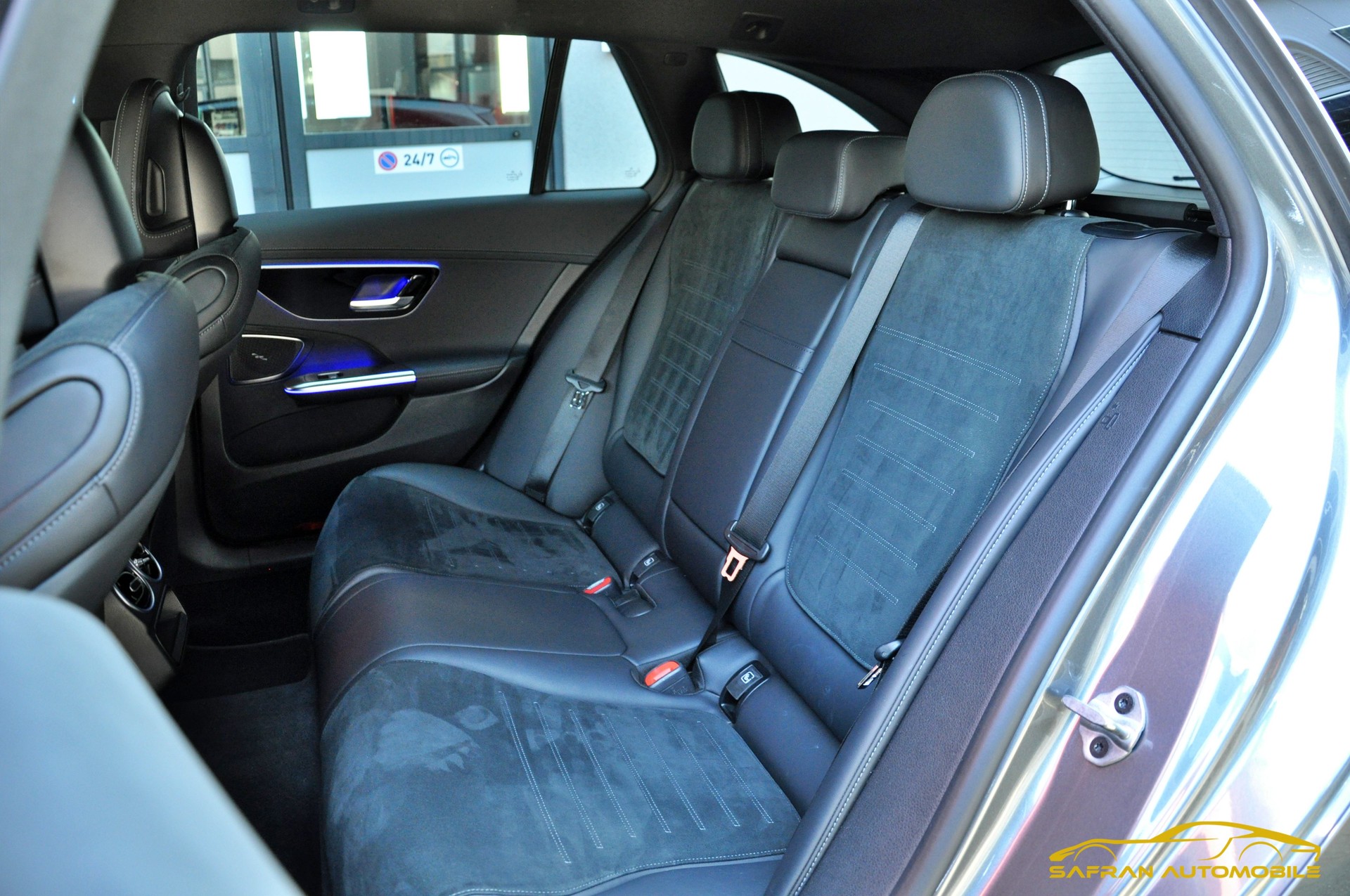 MERCEDES-BENZ C 220 d AMG Line 4Matic 9G-Tronic-image-12