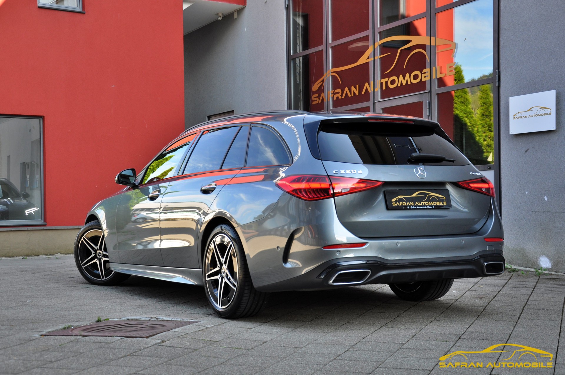 MERCEDES-BENZ C 220 d AMG Line 4Matic 9G-Tronic-image-4