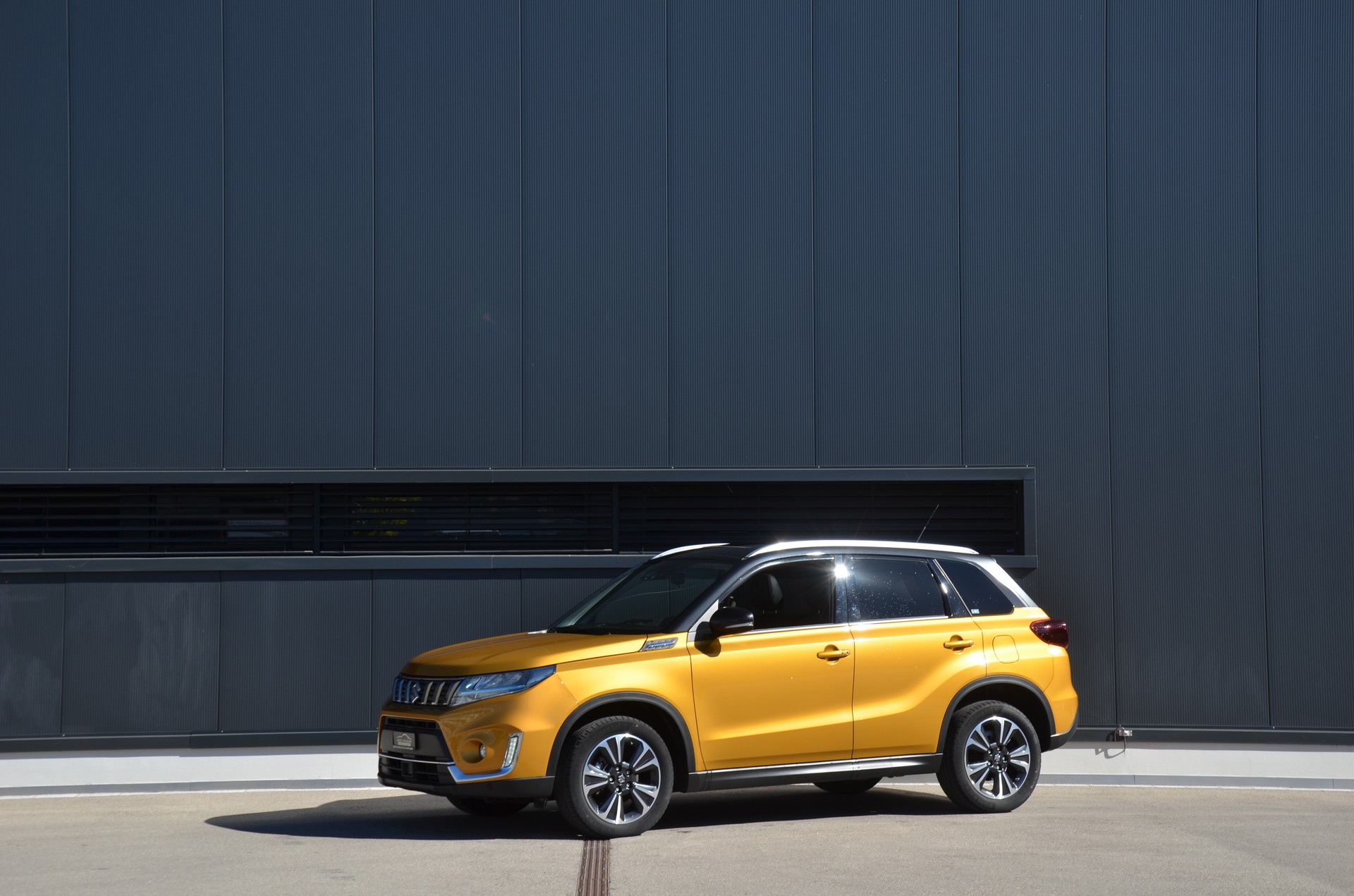 SUZUKI Vitara 1.5 Hybrid Comfort + 4x4 AGS-image-1