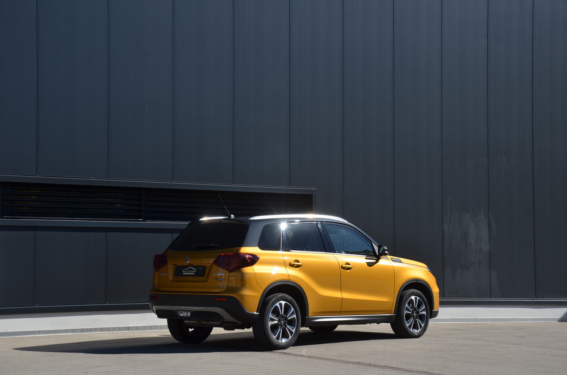SUZUKI Vitara 1.5 Hybrid Comfort + 4x4 AGS-image-2