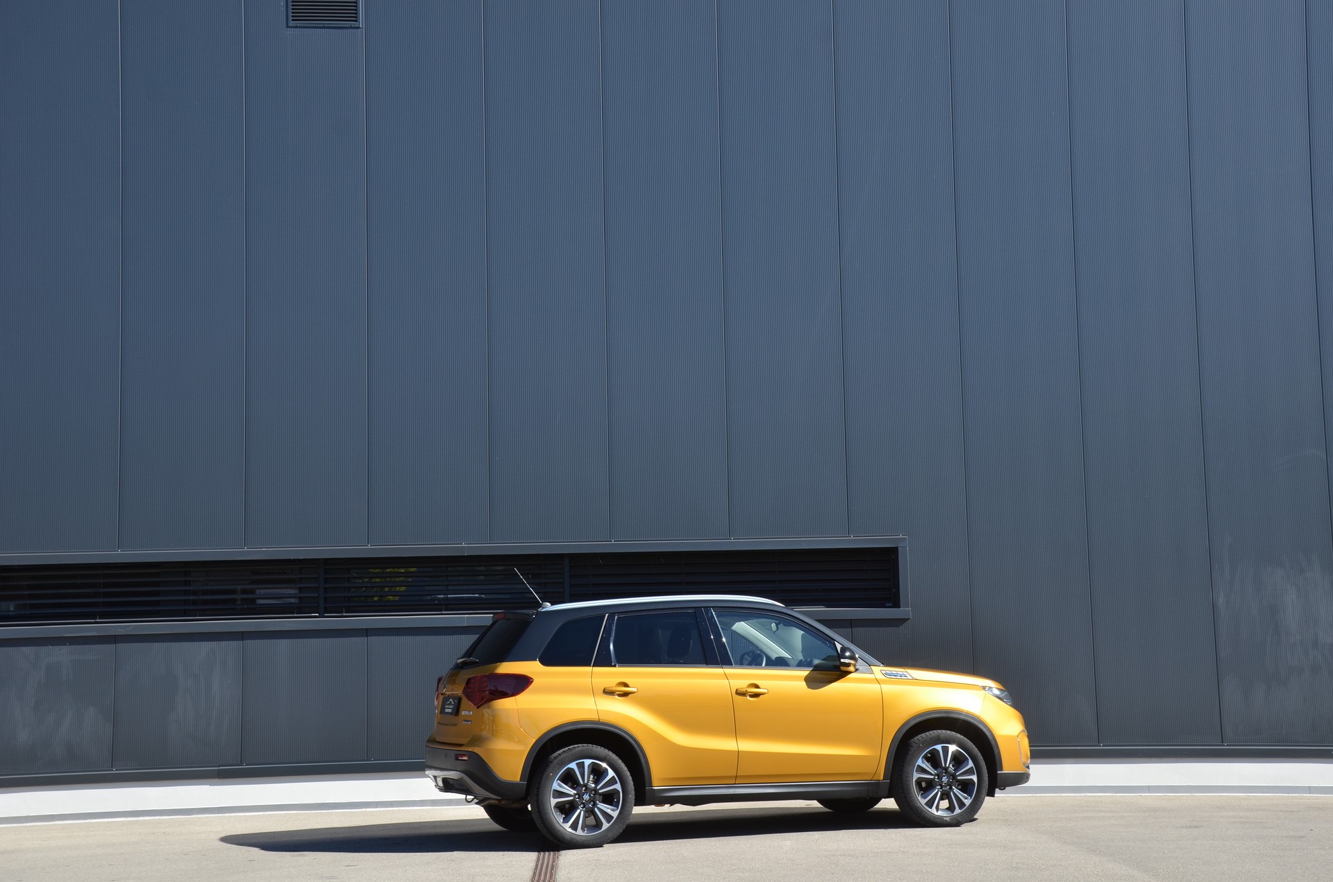 SUZUKI Vitara 1.5 Hybrid Comfort + 4x4 AGS-image-3