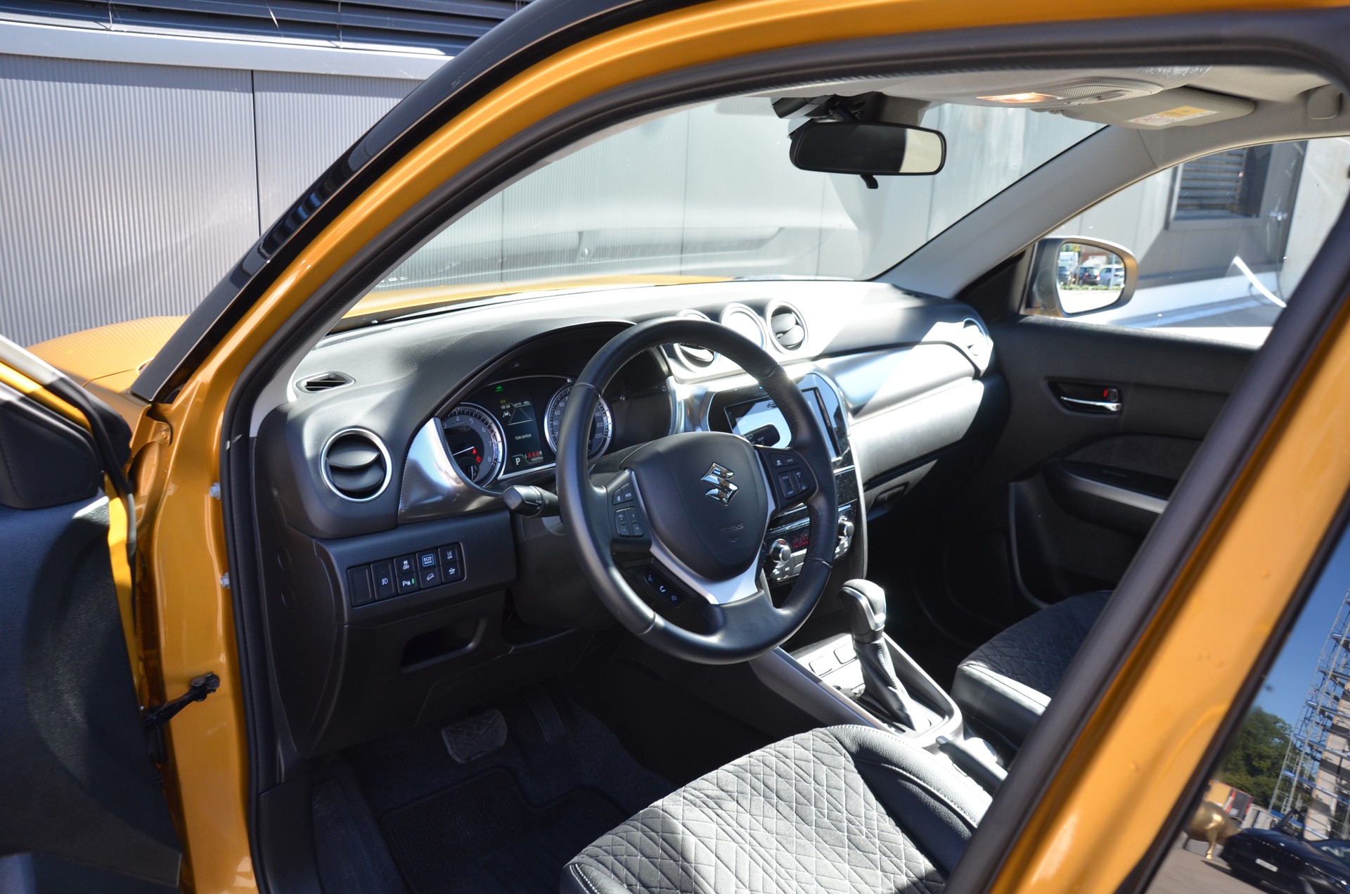SUZUKI Vitara 1.5 Hybrid Comfort + 4x4 AGS-image-14