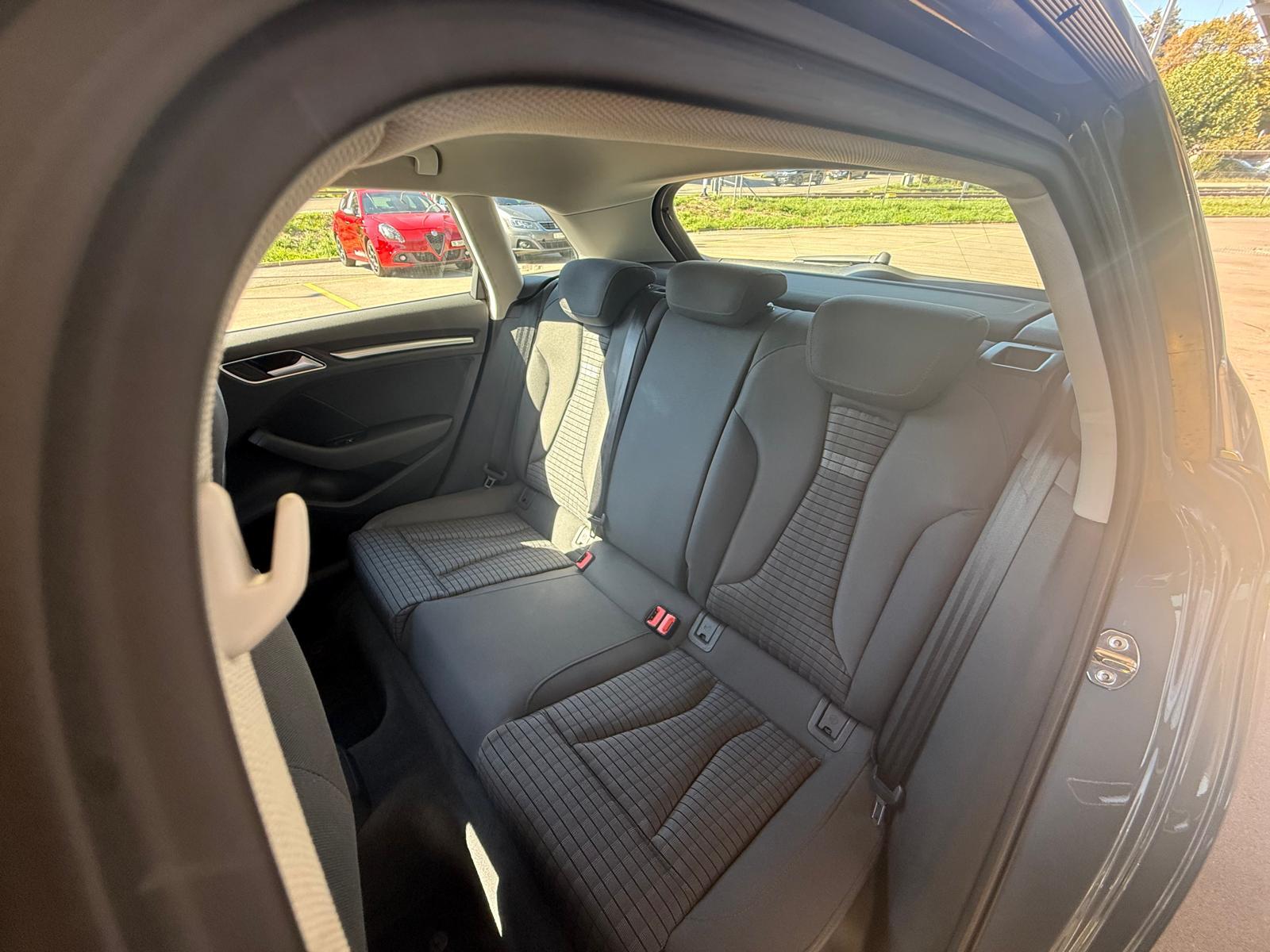 AUDI A3 Sportback 1.8 T FSI Ambition qu. S-Tr.-image-6