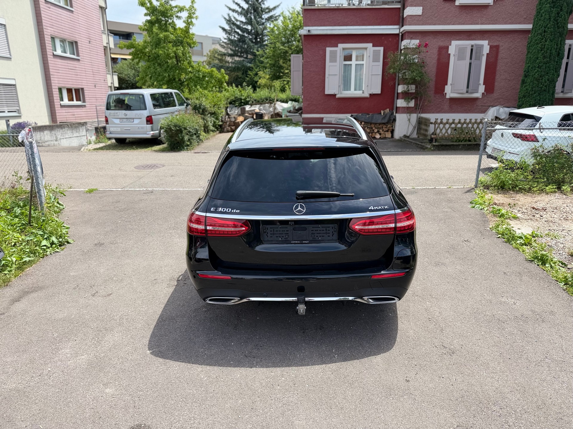 MERCEDES-BENZ E 300 de T 4Matic AMG Line 9G-Tronic-image-2