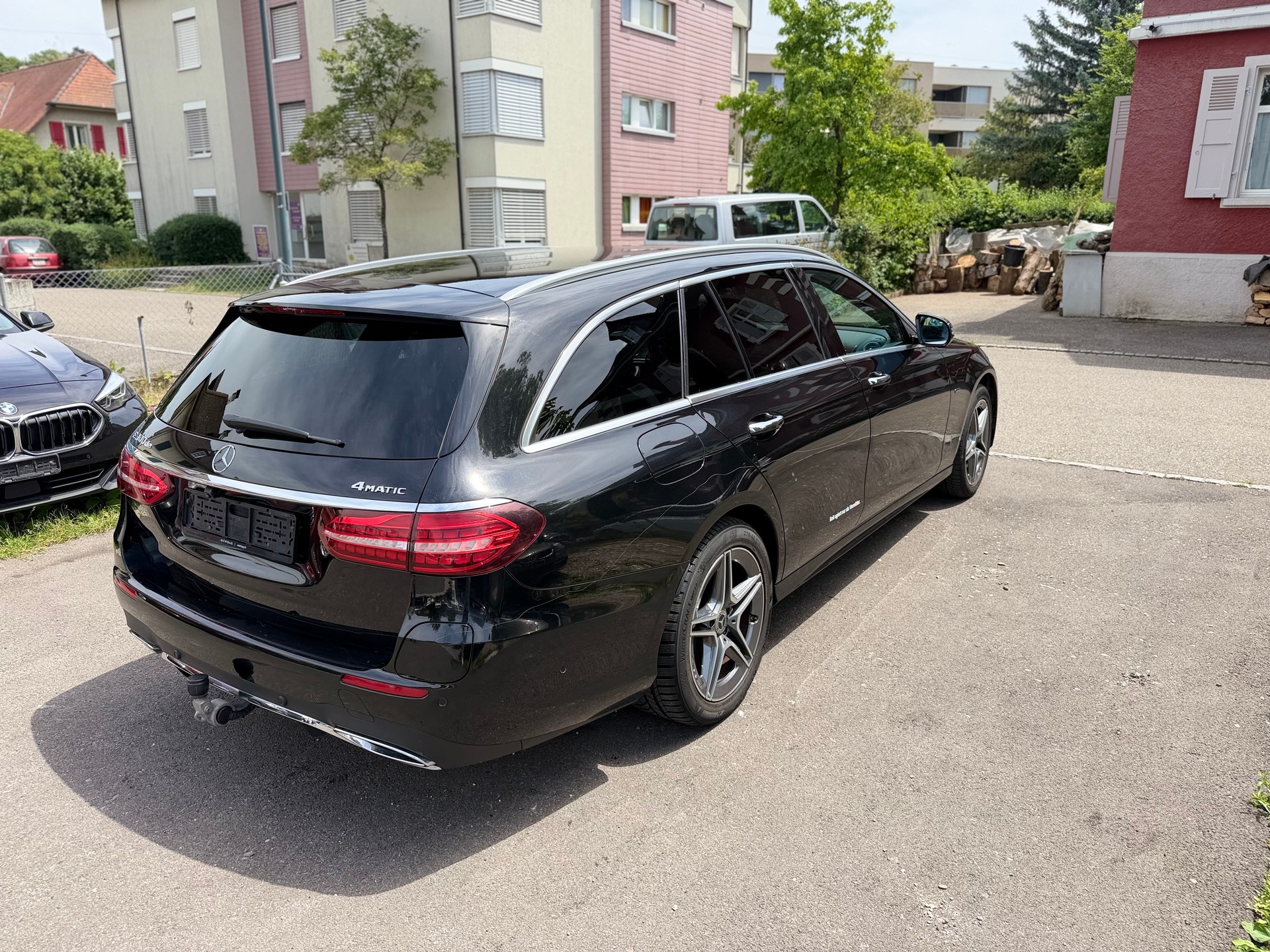 MERCEDES-BENZ E 300 de T 4Matic AMG Line 9G-Tronic-image-3
