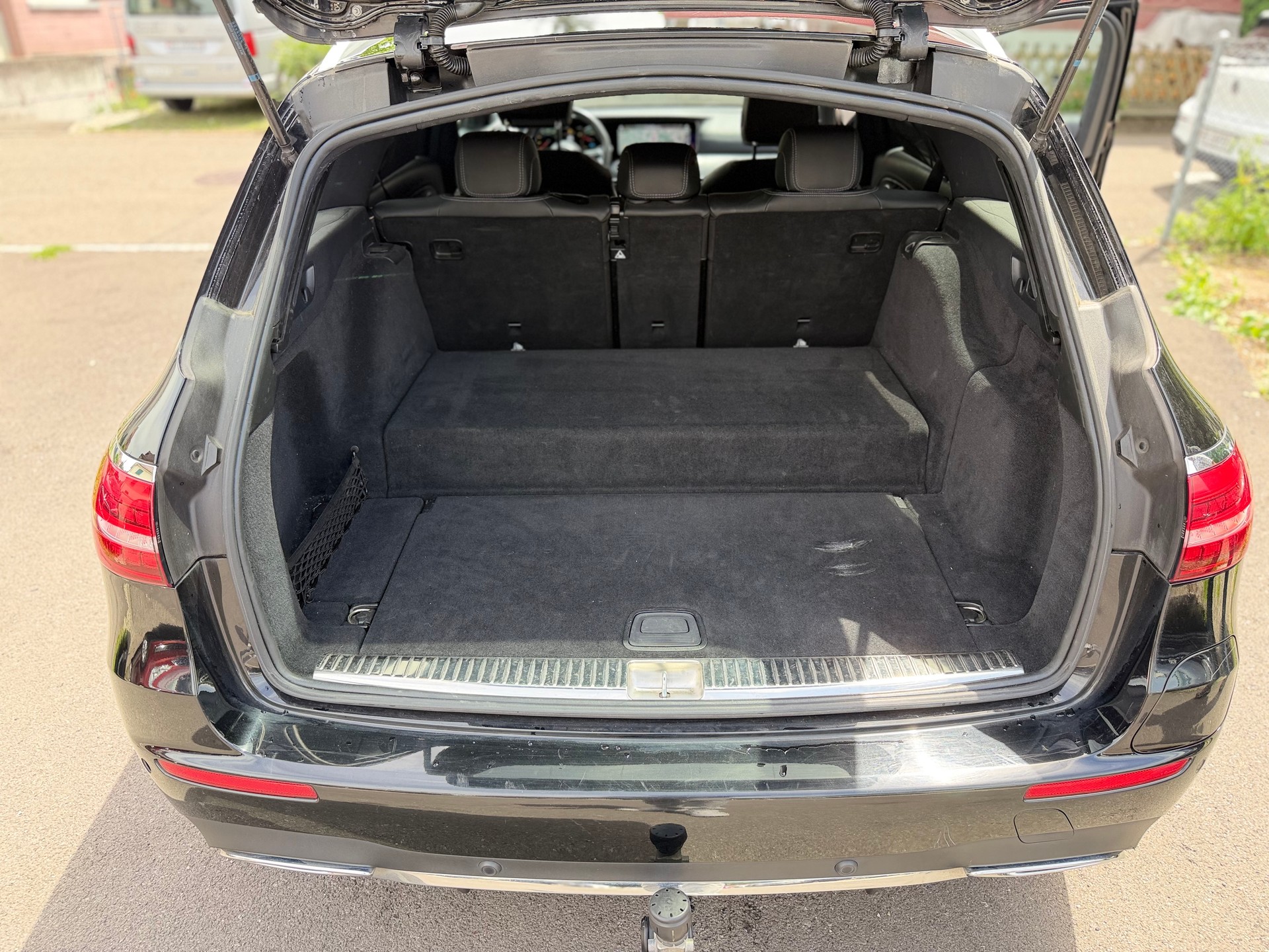 MERCEDES-BENZ E 300 de T 4Matic AMG Line 9G-Tronic-image-10