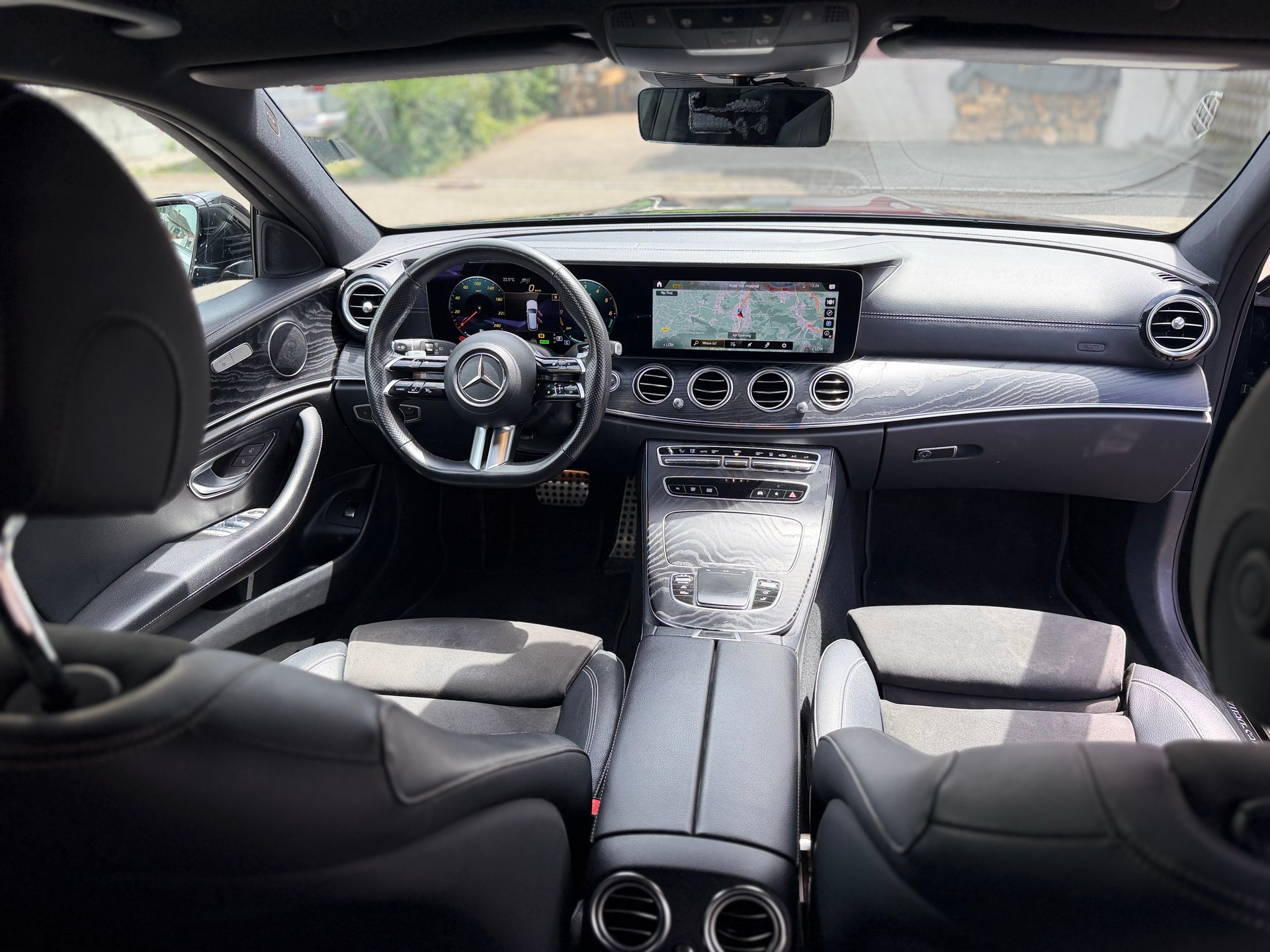 MERCEDES-BENZ E 300 de T 4Matic AMG Line 9G-Tronic-image-9