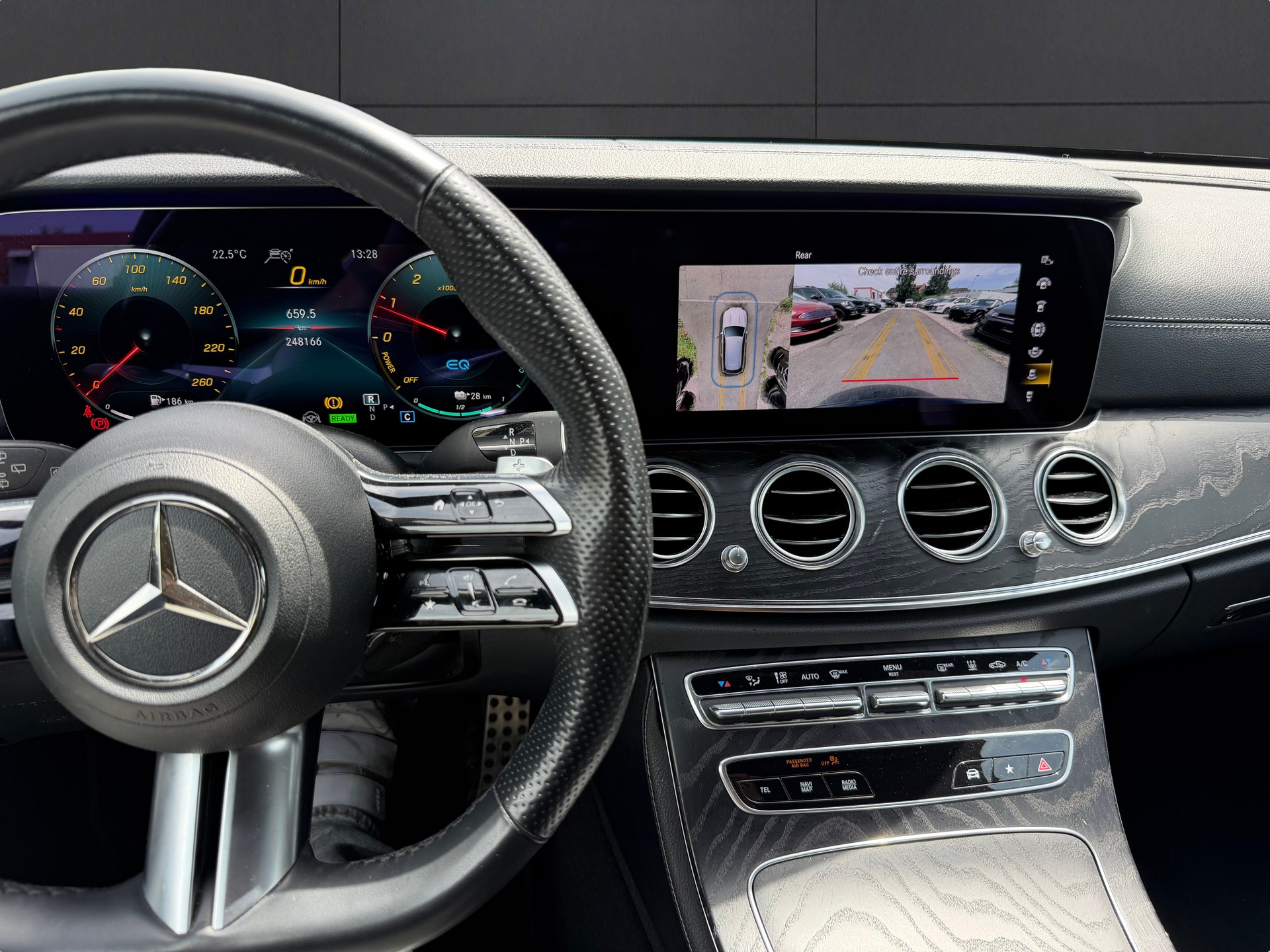 MERCEDES-BENZ E 300 de T 4Matic AMG Line 9G-Tronic-image-14