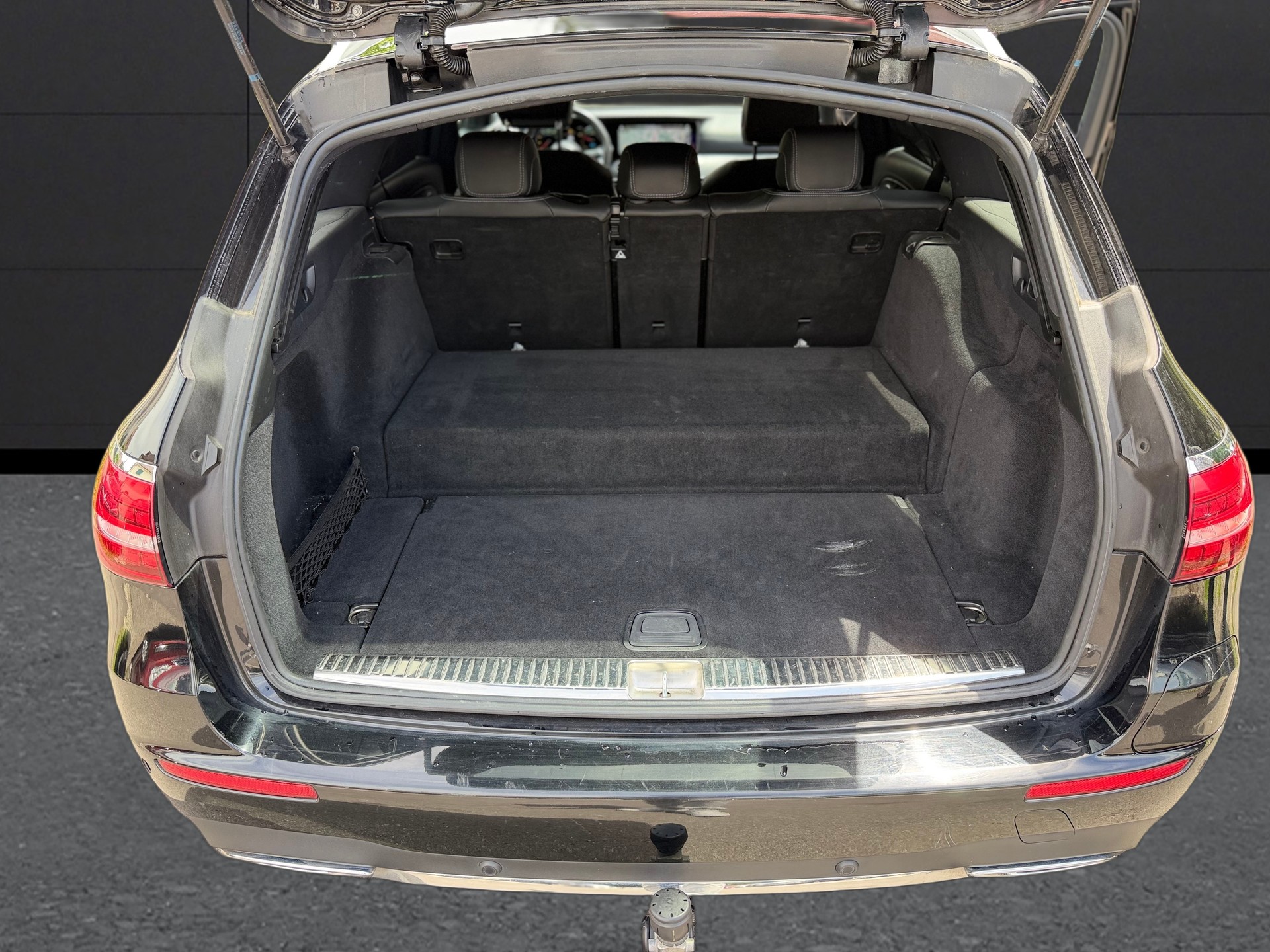 MERCEDES-BENZ E 300 de T 4Matic AMG Line 9G-Tronic-image-10