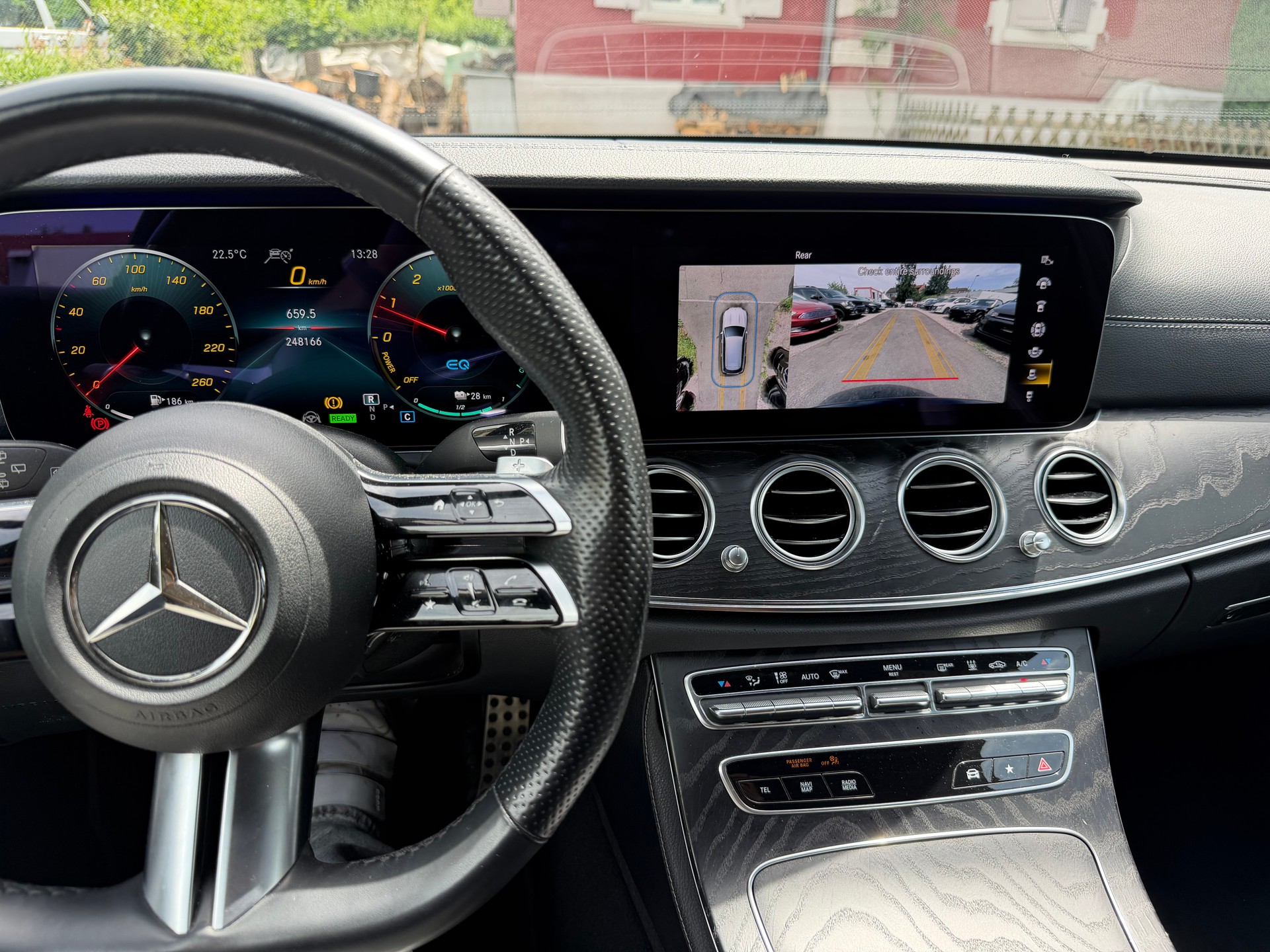 MERCEDES-BENZ E 300 de T 4Matic AMG Line 9G-Tronic-image-14