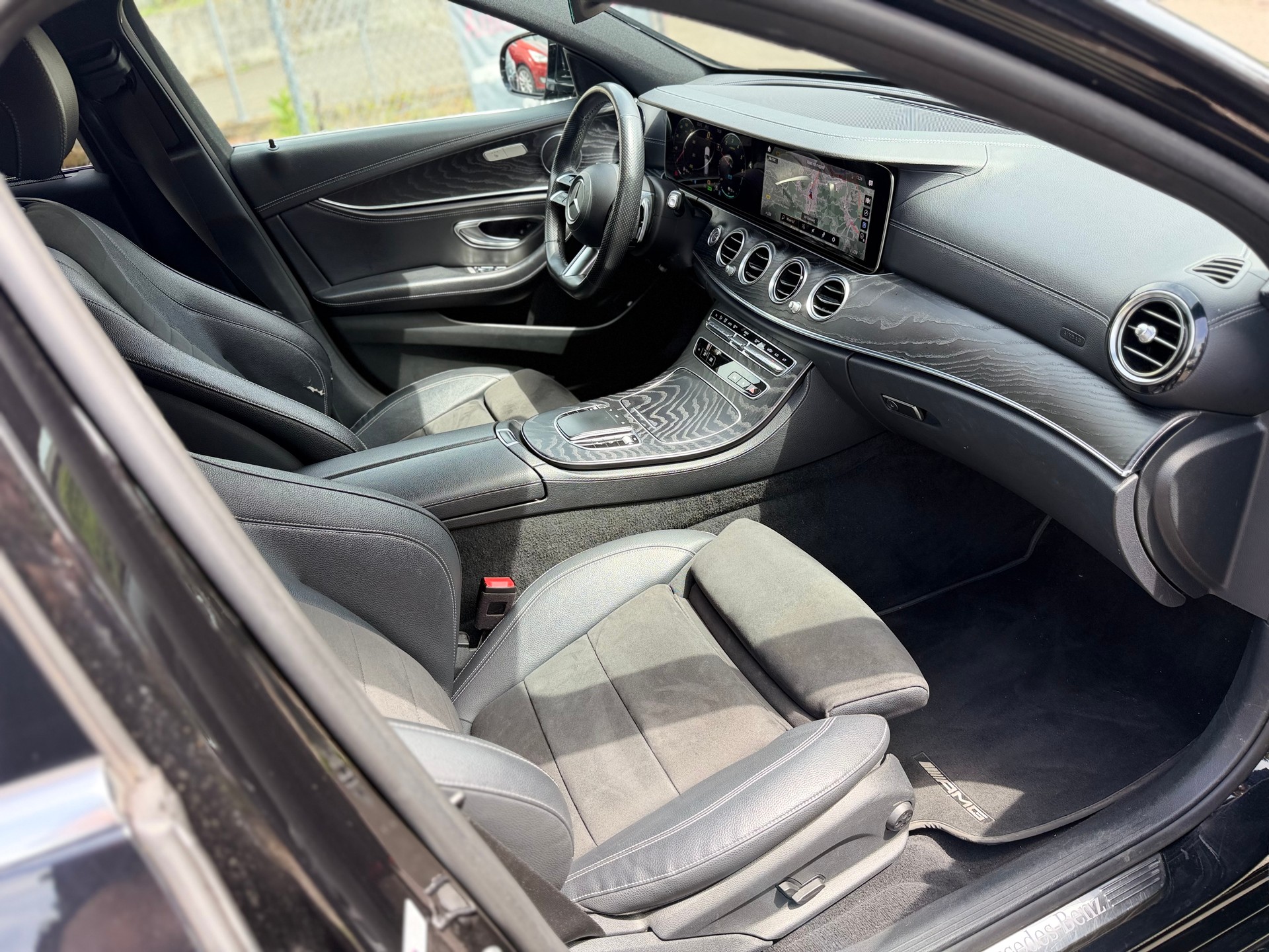 MERCEDES-BENZ E 300 de T 4Matic AMG Line 9G-Tronic-image-7