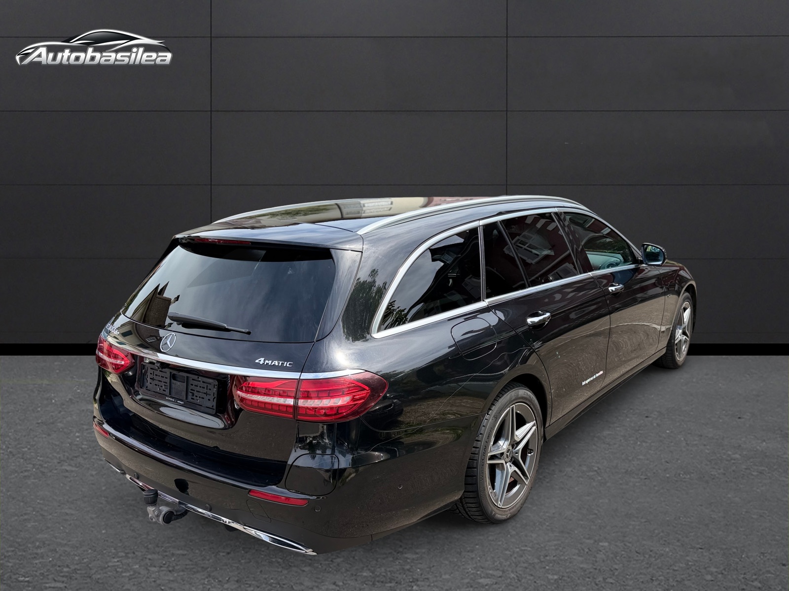 MERCEDES-BENZ E 300 de T 4Matic AMG Line 9G-Tronic-image-3