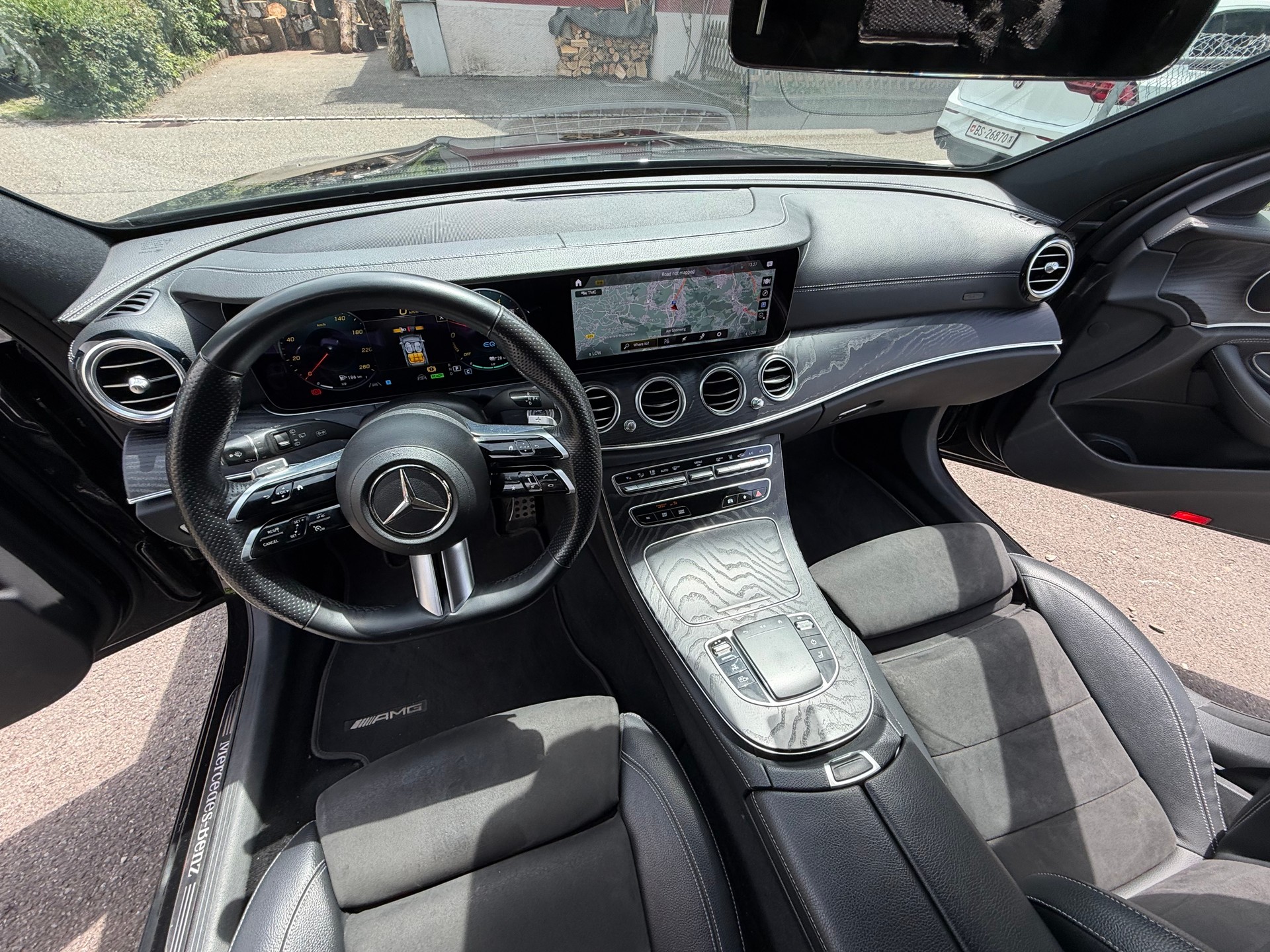 MERCEDES-BENZ E 300 de T 4Matic AMG Line 9G-Tronic-image-12