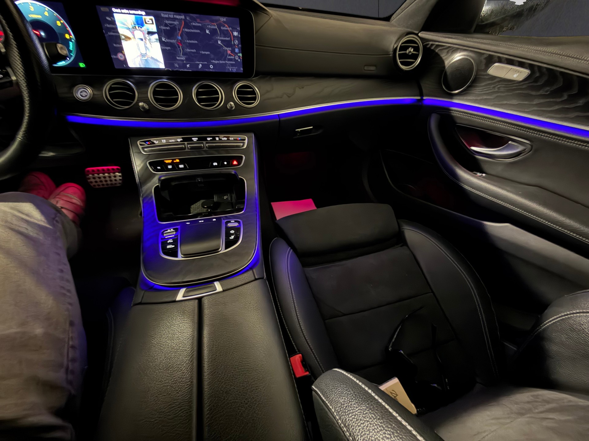 MERCEDES-BENZ E 300 de T 4Matic AMG Line 9G-Tronic-image-15