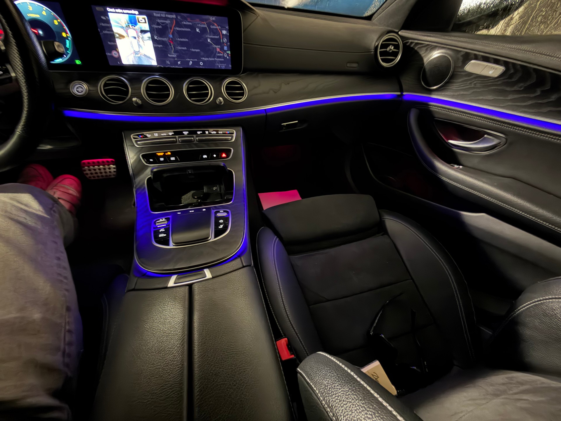 MERCEDES-BENZ E 300 de T 4Matic AMG Line 9G-Tronic-image-15
