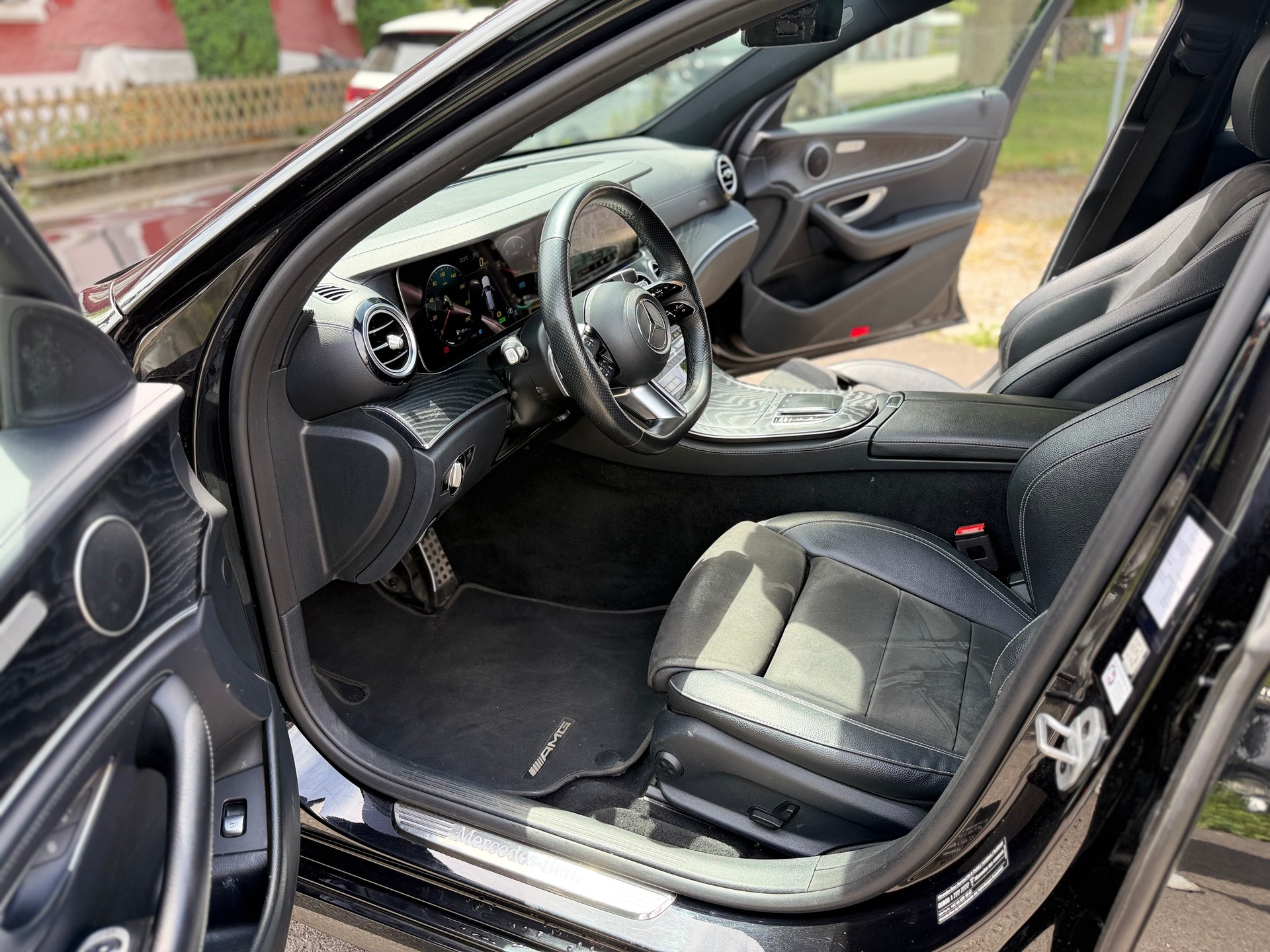 MERCEDES-BENZ E 300 de T 4Matic AMG Line 9G-Tronic-image-11