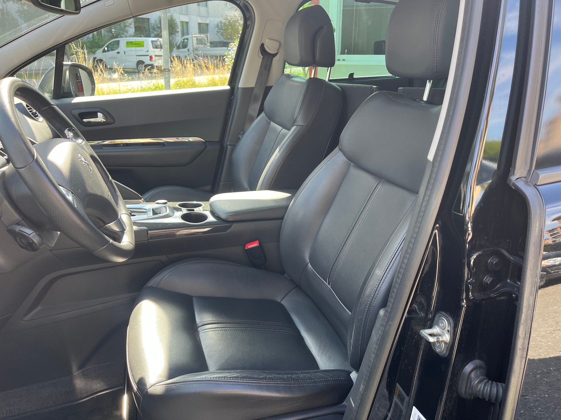 PEUGEOT 3008 1.6 16V T Féline Tiptronic-image-10