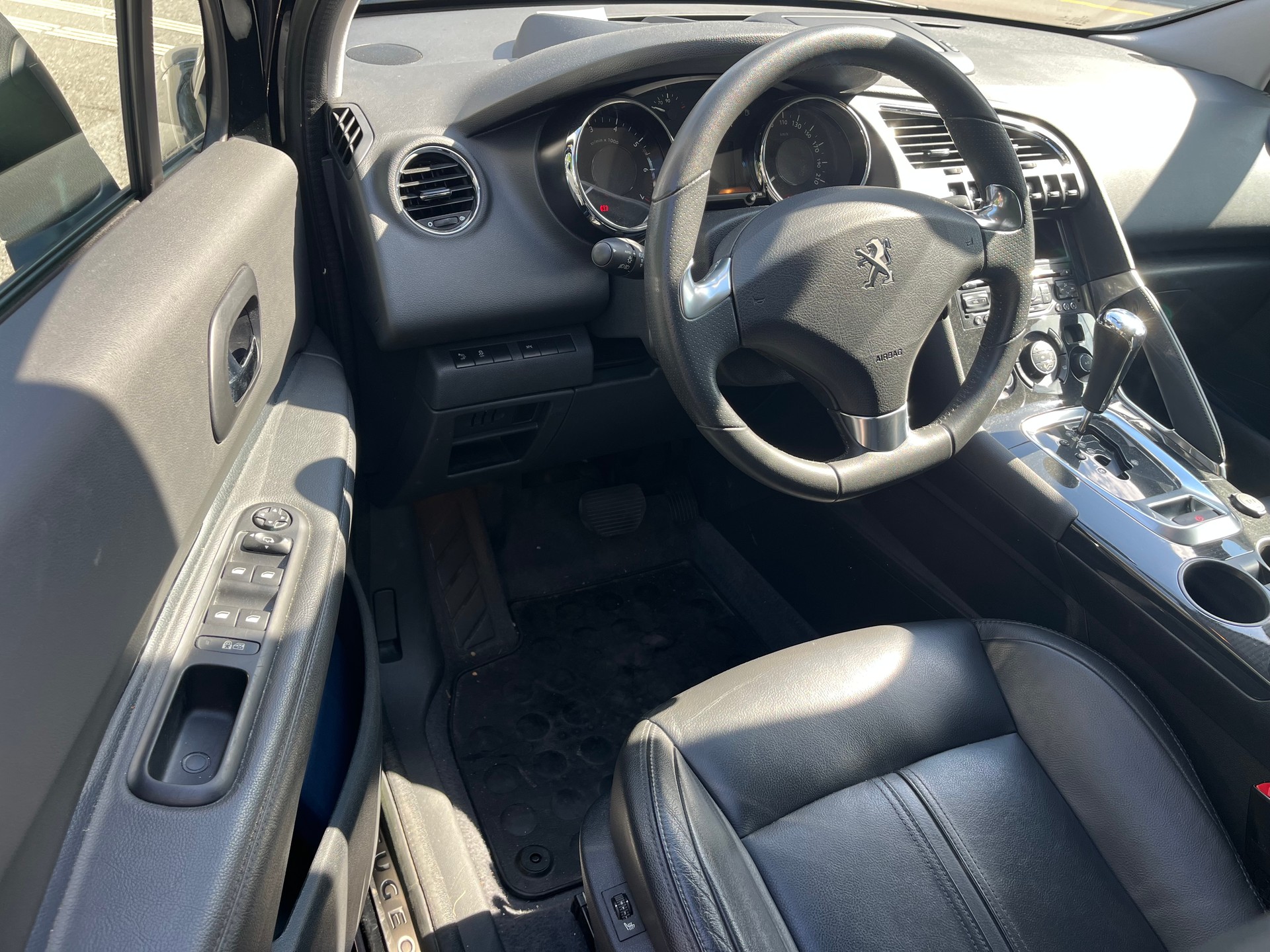 PEUGEOT 3008 1.6 16V T Féline Tiptronic-image-9