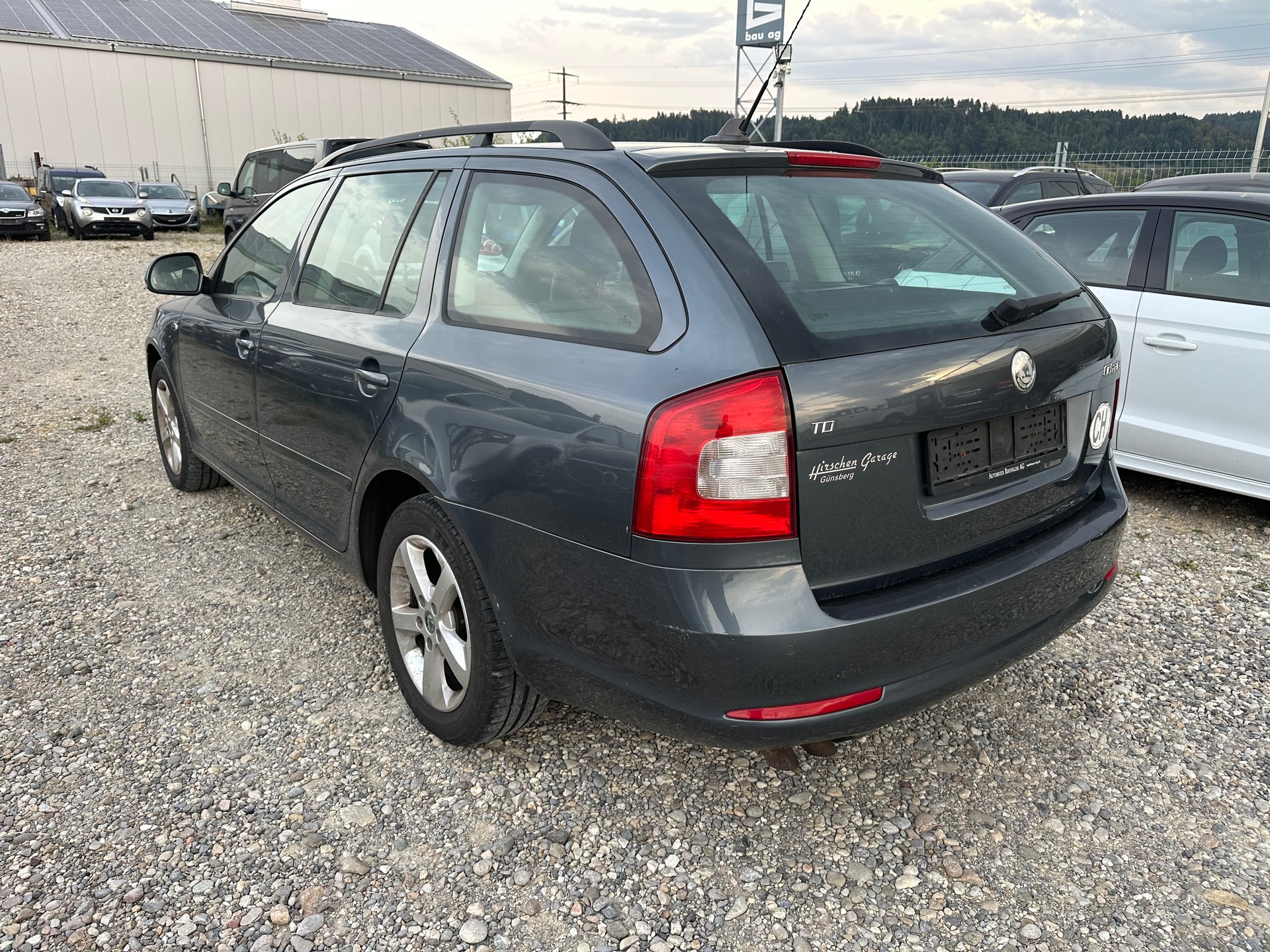SKODA Octavia Combi 2.0 TDI Laurin & Klement DSG-image-5