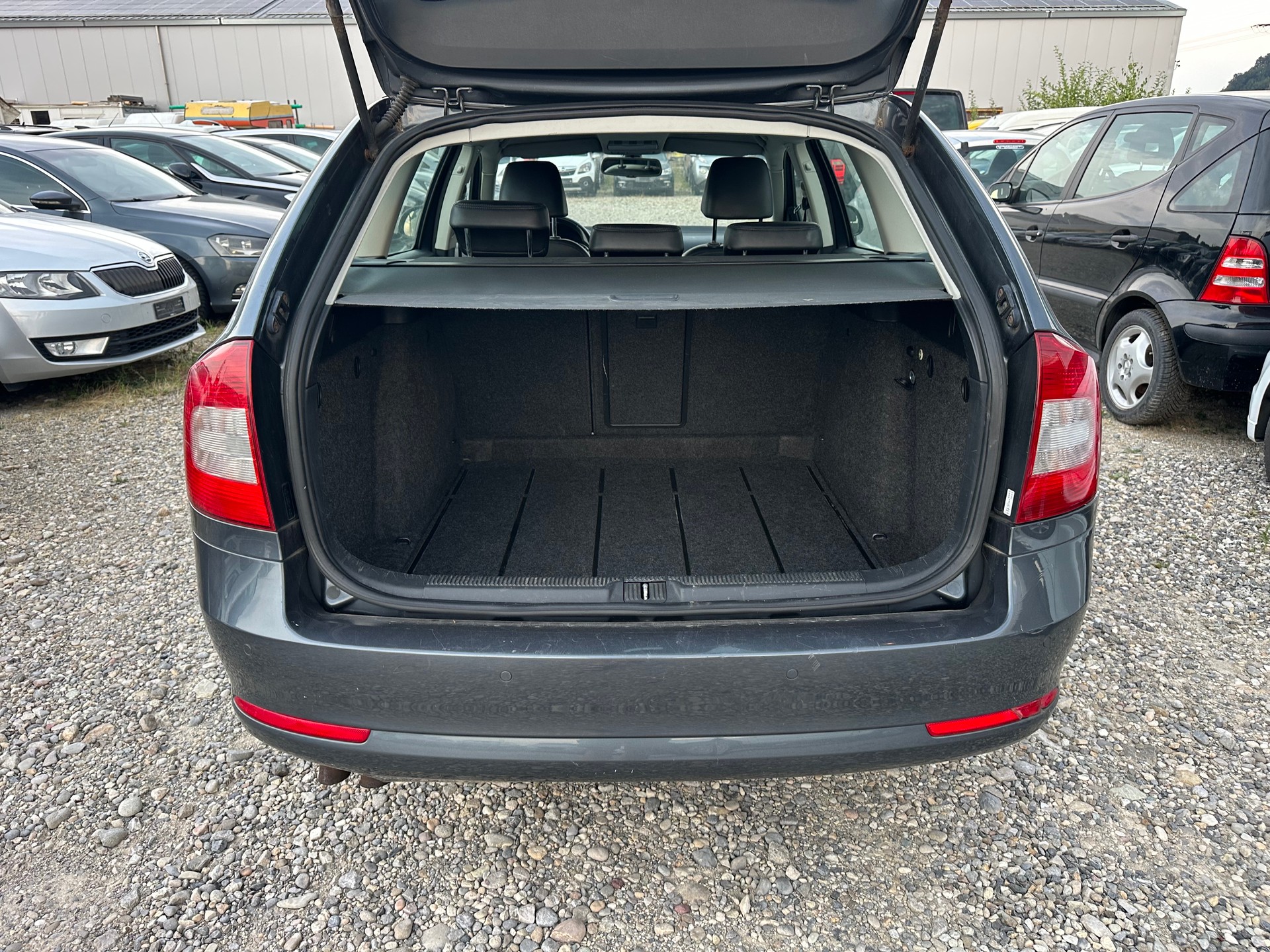 SKODA Octavia Combi 2.0 TDI Laurin & Klement DSG-image-6