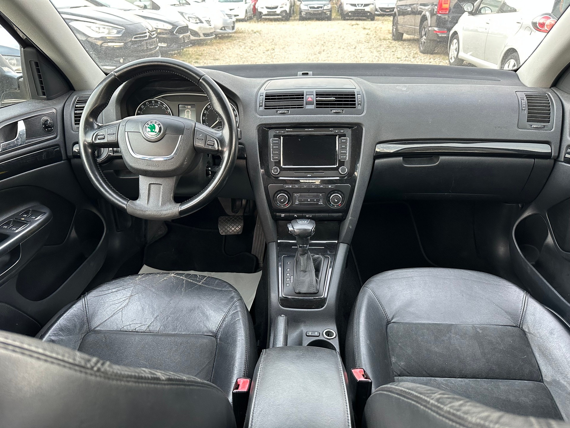 SKODA Octavia Combi 2.0 TDI Laurin & Klement DSG-image-9