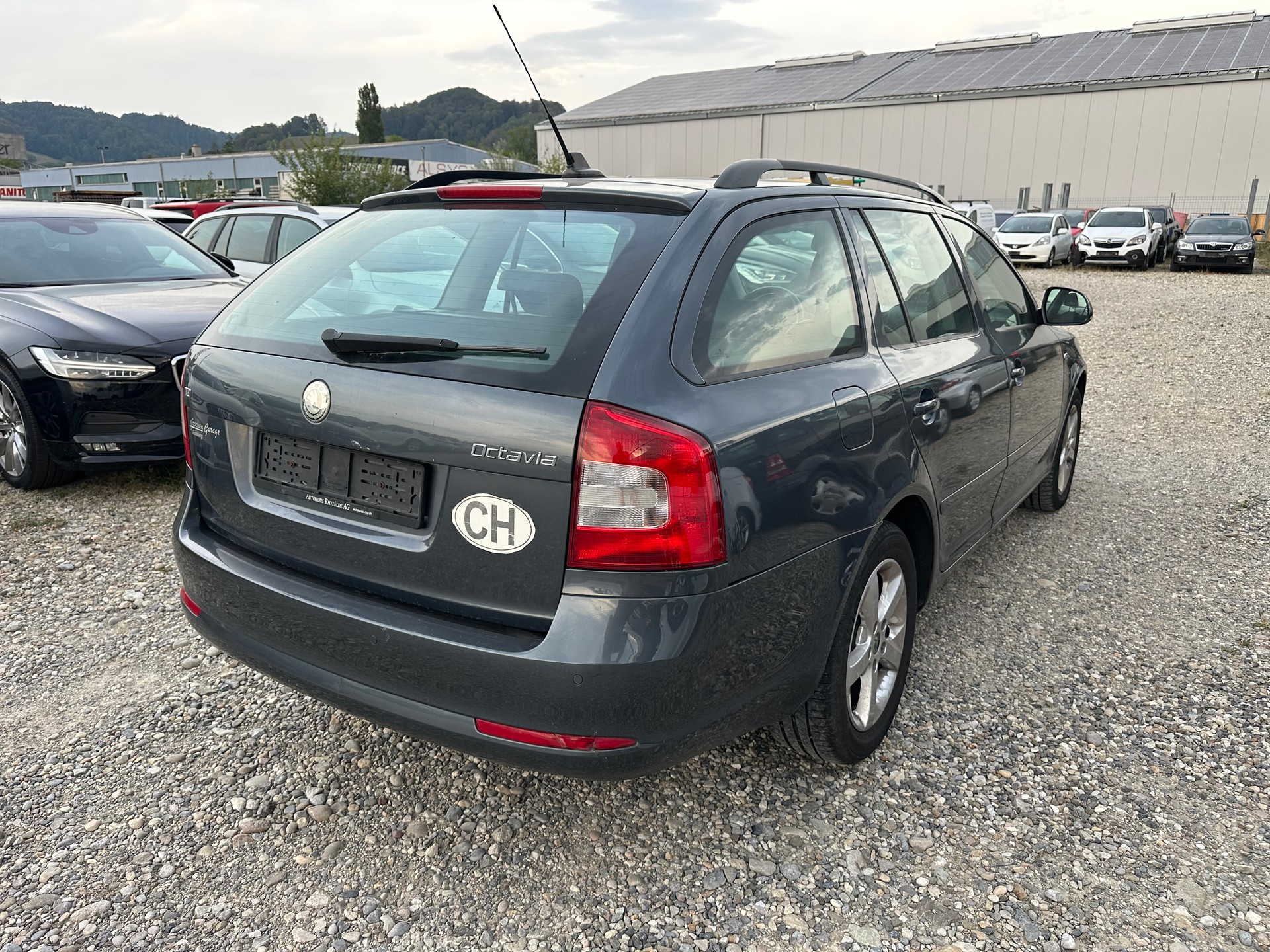 SKODA Octavia Combi 2.0 TDI Laurin & Klement DSG-image-3