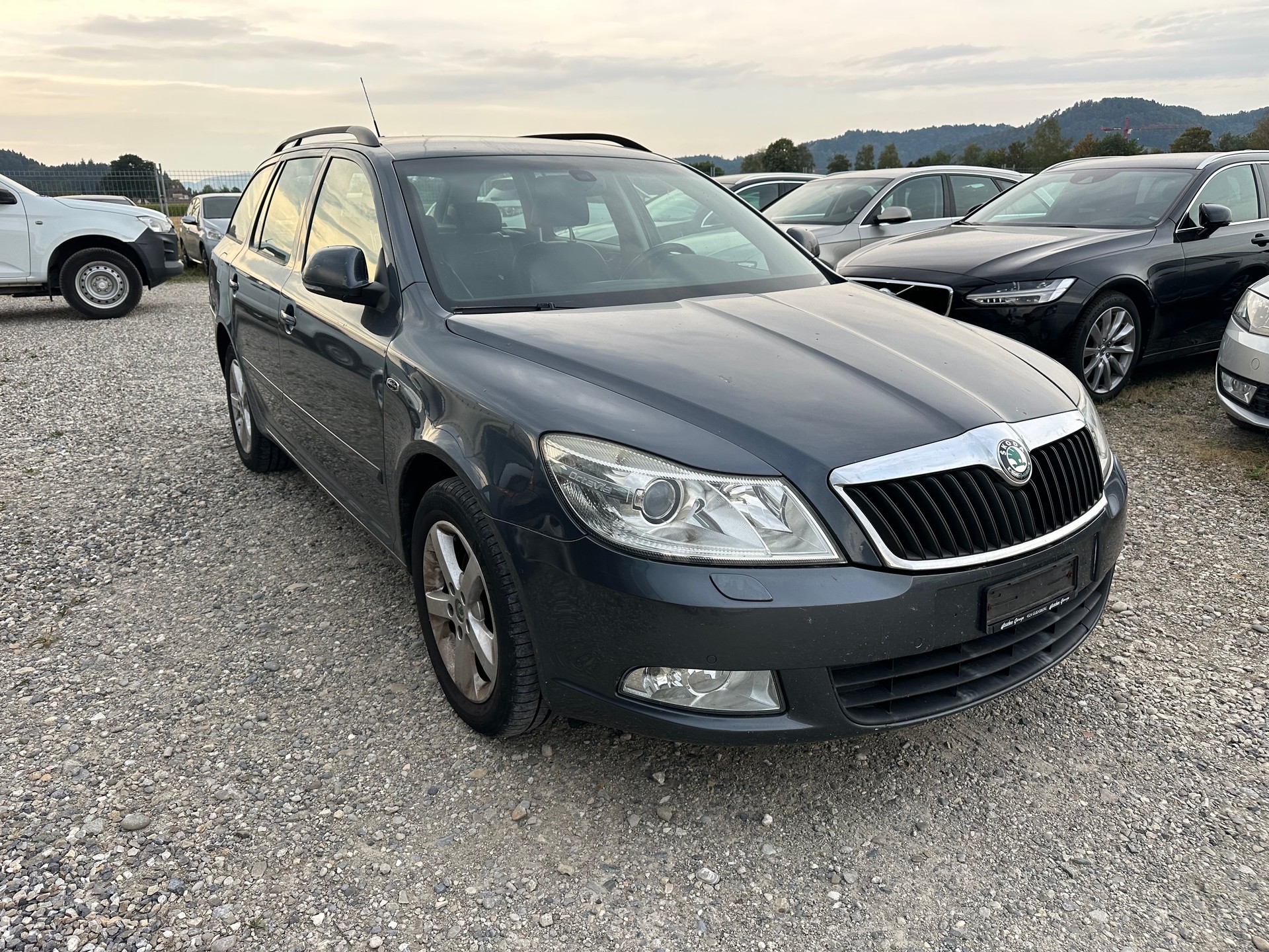 SKODA Octavia Combi 2.0 TDI Laurin & Klement DSG-image-2