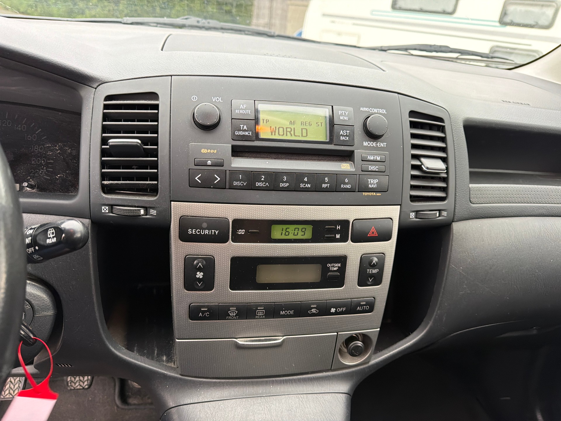 TOYOTA Corolla Verso 1.6 Linea Sol Family-image-10