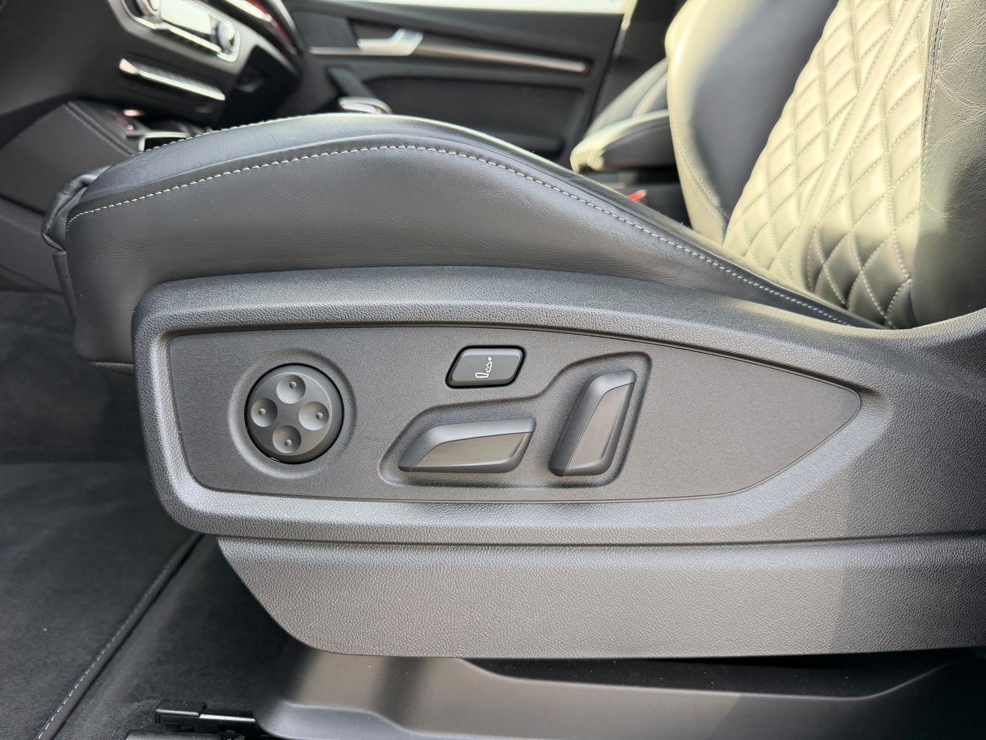 AUDI SQ5 Sportback TDI quattro tiptronic-image-16