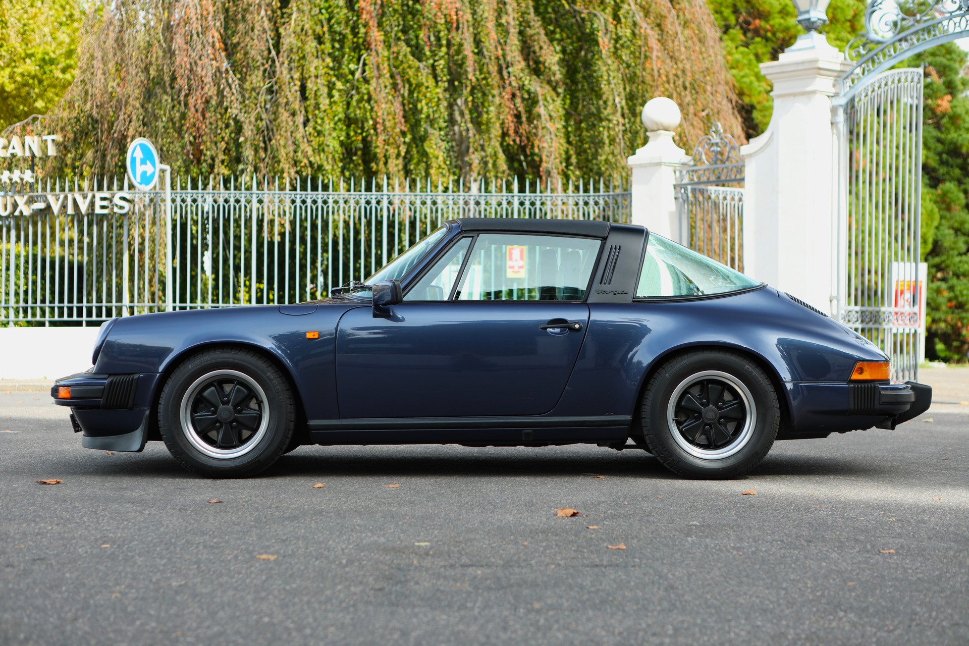 PORSCHE 911 Carrera Targa 3.2 vétéran Bleu Prusse Métallisé-image-3