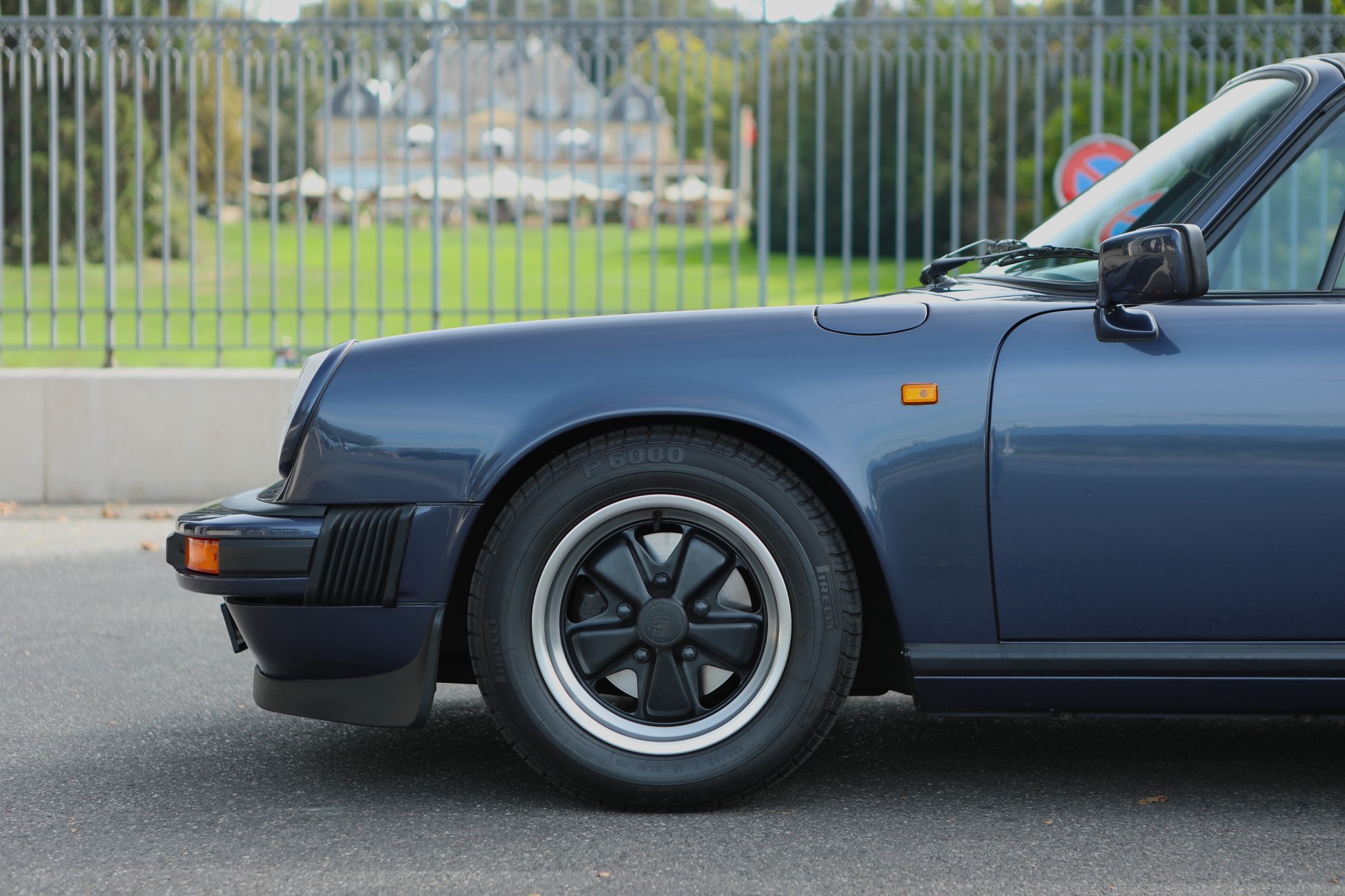 PORSCHE 911 Carrera Targa 3.2 vétéran Bleu Prusse Métallisé-image-1