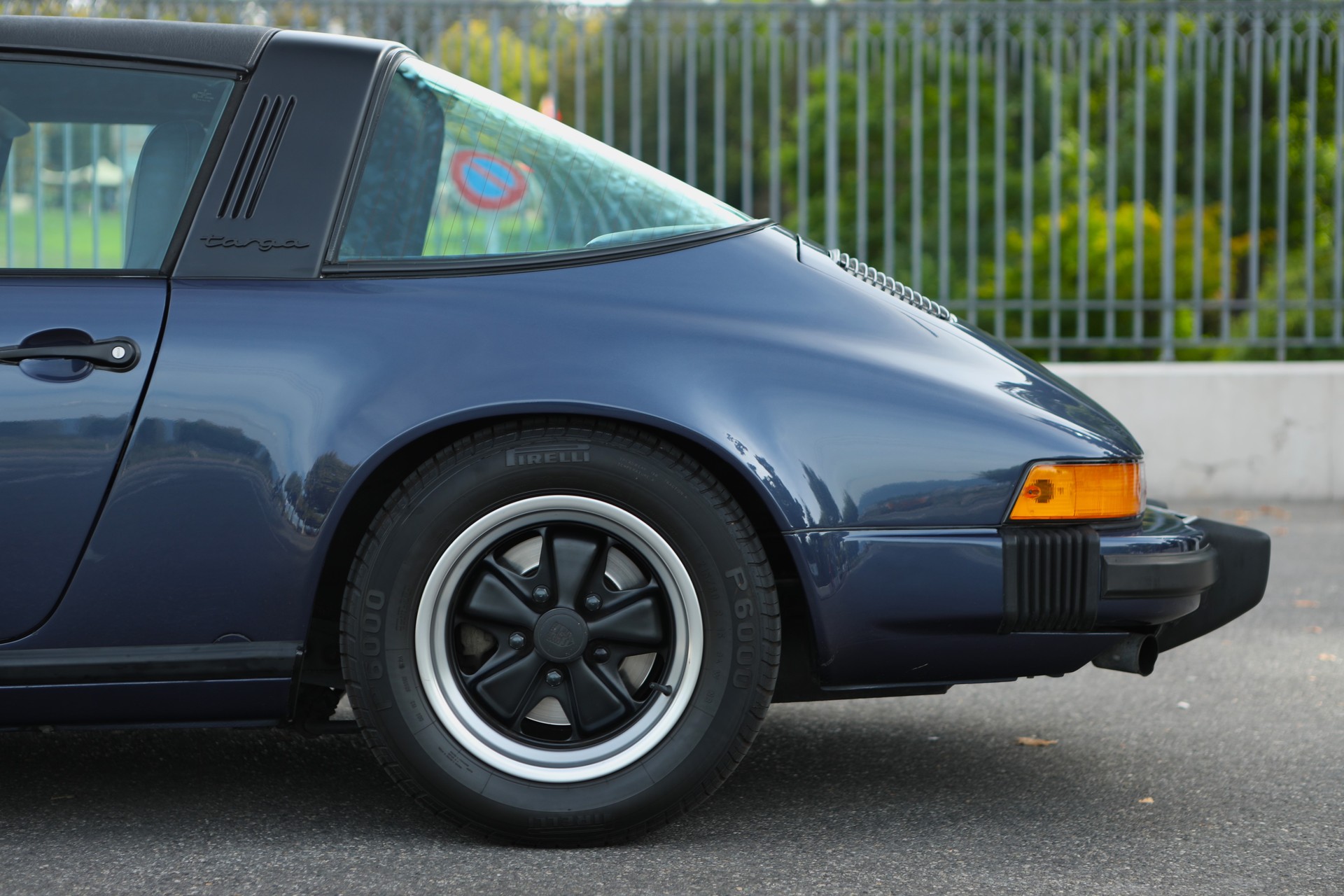 PORSCHE 911 Carrera Targa 3.2 vétéran Bleu Prusse Métallisé-image-2