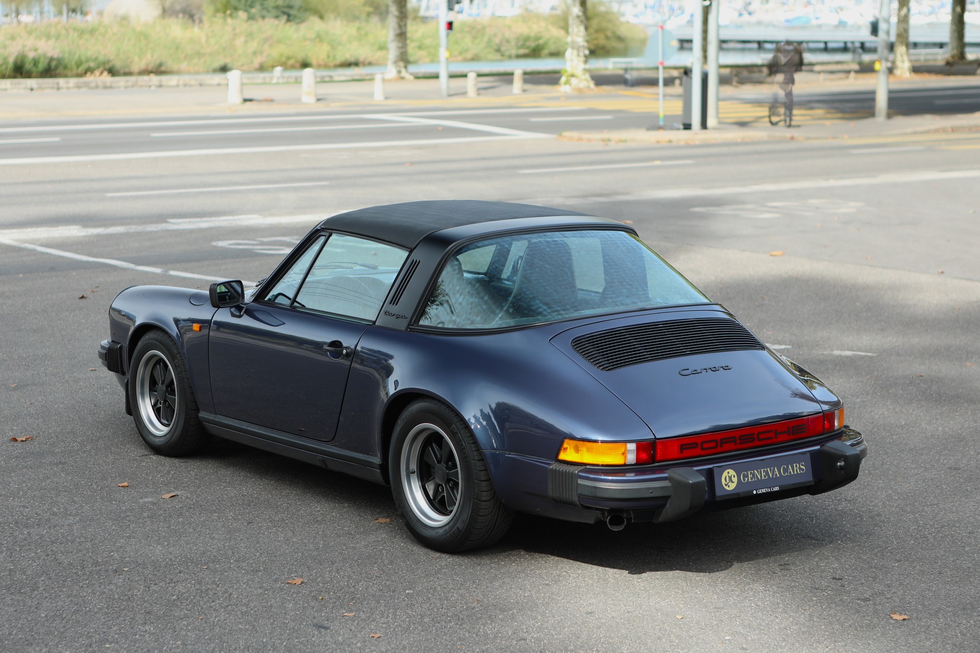PORSCHE 911 Carrera Targa 3.2 vétéran Bleu Prusse Métallisé-image-12