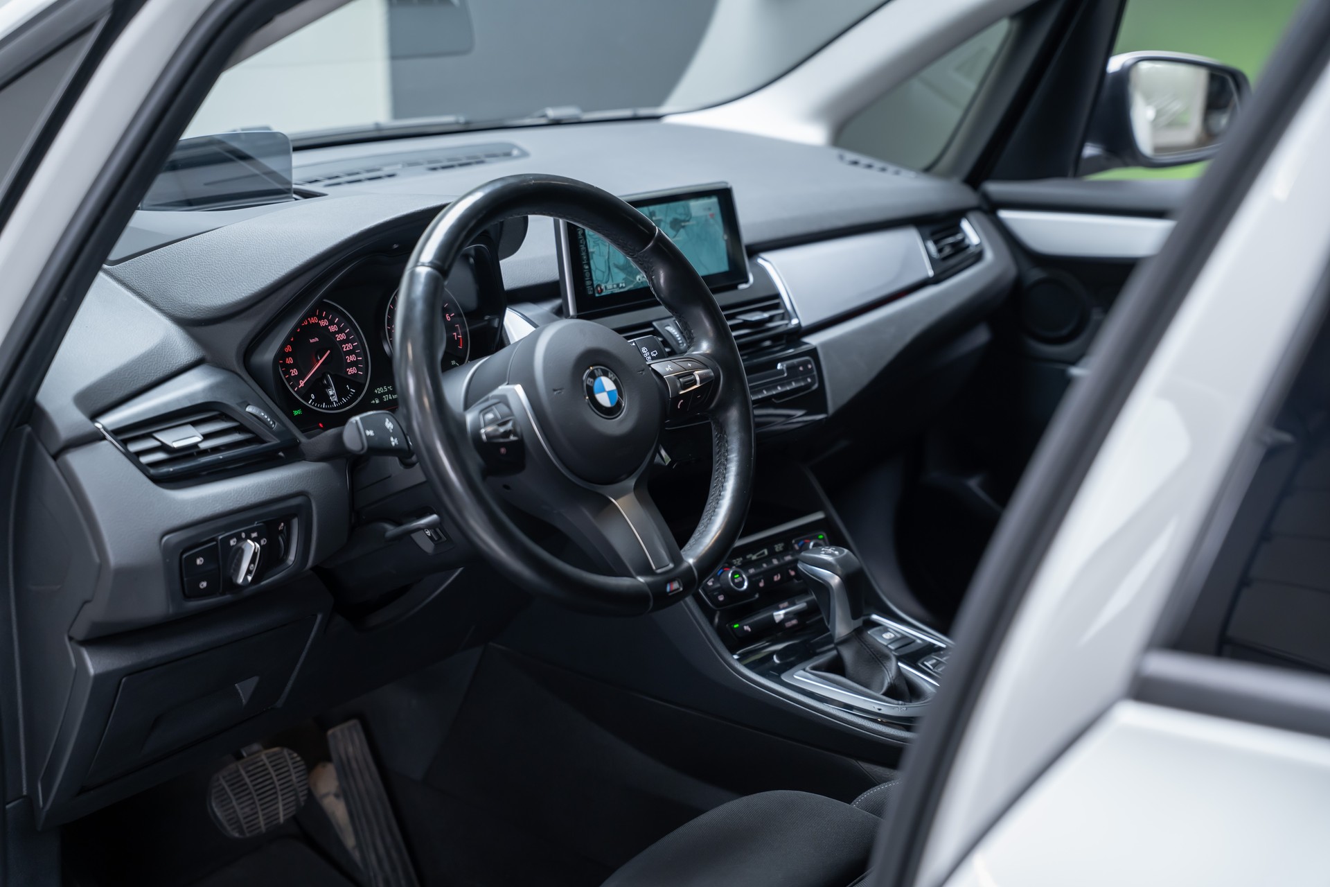 BMW 225i xDrive SAG Active Tourer / CH-Fahrzeug / HeadUp / Rückfahrkamera-image-11