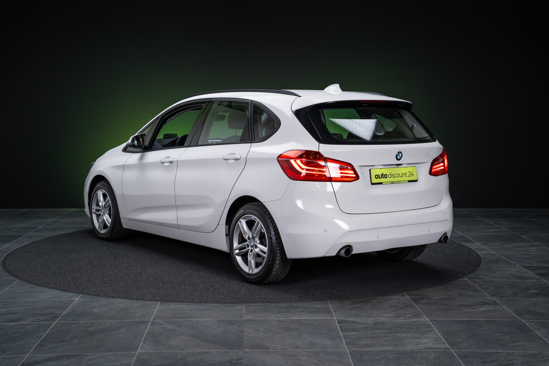BMW 225i xDrive SAG Active Tourer / CH-Fahrzeug / HeadUp / Rückfahrkamera-image-7