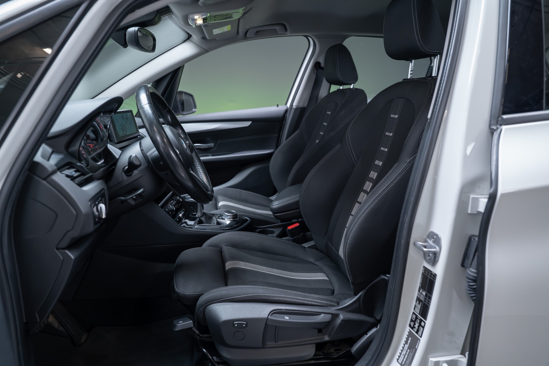 BMW 225i xDrive SAG Active Tourer / CH-Fahrzeug / HeadUp / Rückfahrkamera-image-9