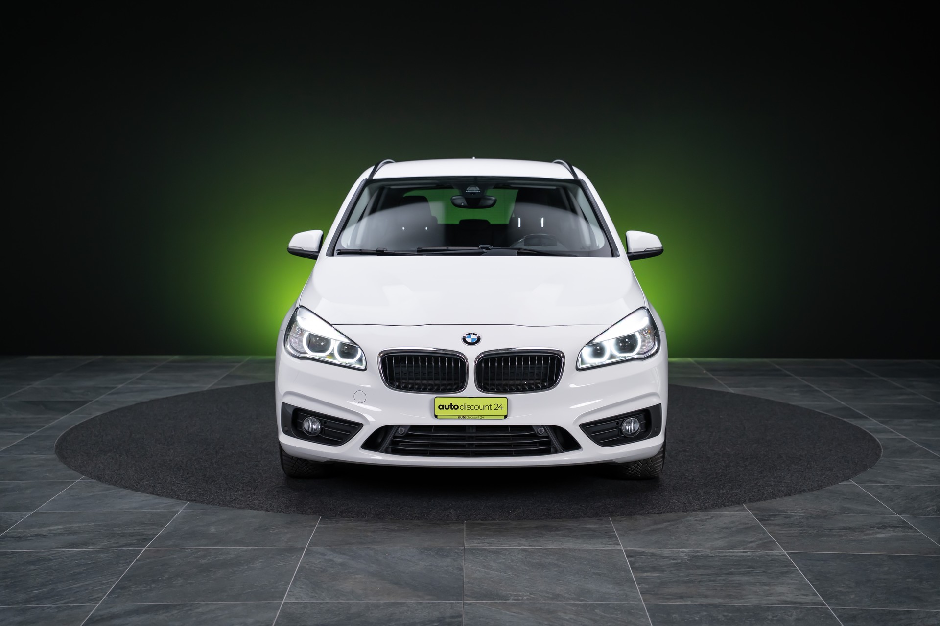BMW 225i xDrive SAG Active Tourer / CH-Fahrzeug / HeadUp / Rückfahrkamera-image-1