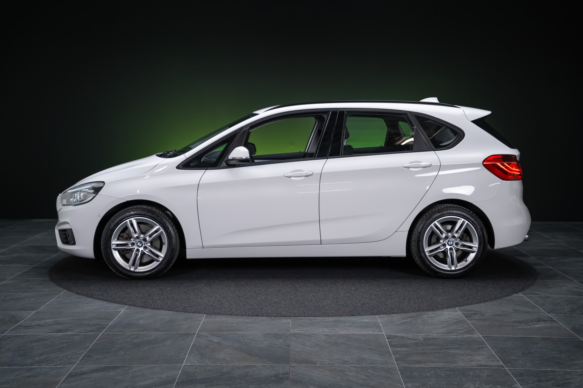 BMW 225i xDrive SAG Active Tourer / CH-Fahrzeug / HeadUp / Rückfahrkamera-image-8