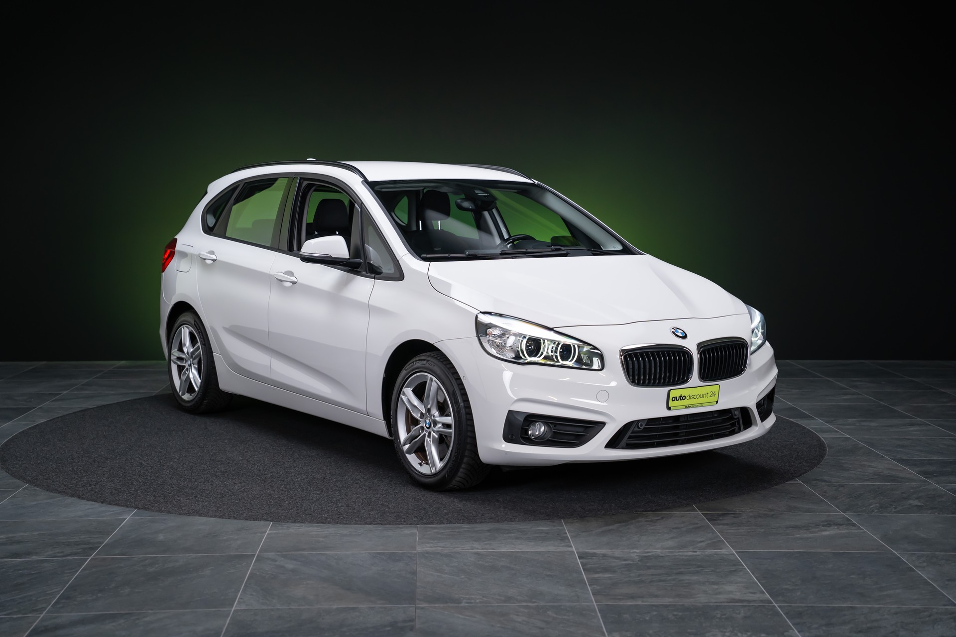 BMW 225i xDrive SAG Active Tourer / CH-Fahrzeug / HeadUp / Rückfahrkamera-image-2