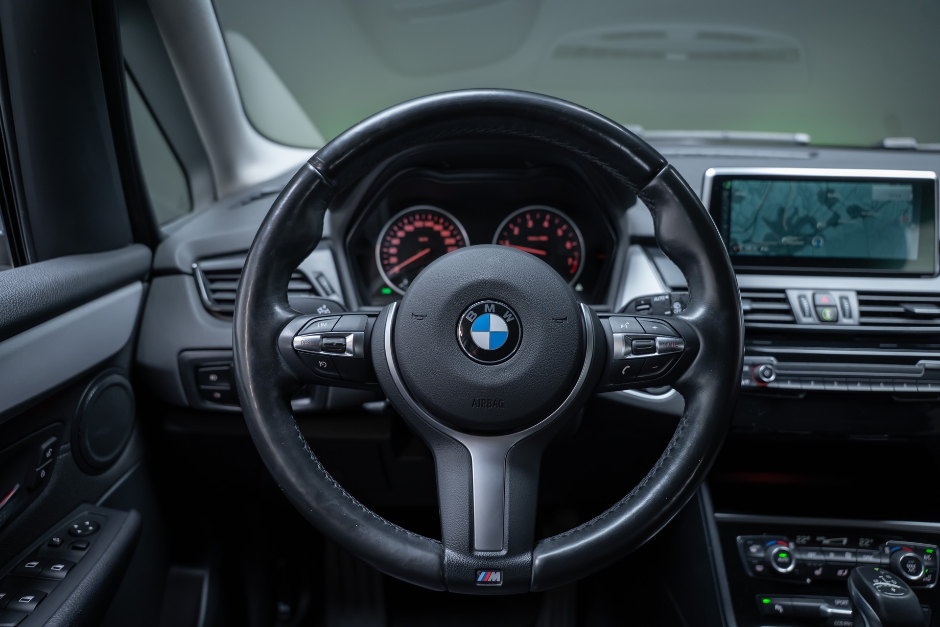 BMW 225i xDrive SAG Active Tourer / CH-Fahrzeug / HeadUp / Rückfahrkamera-image-21