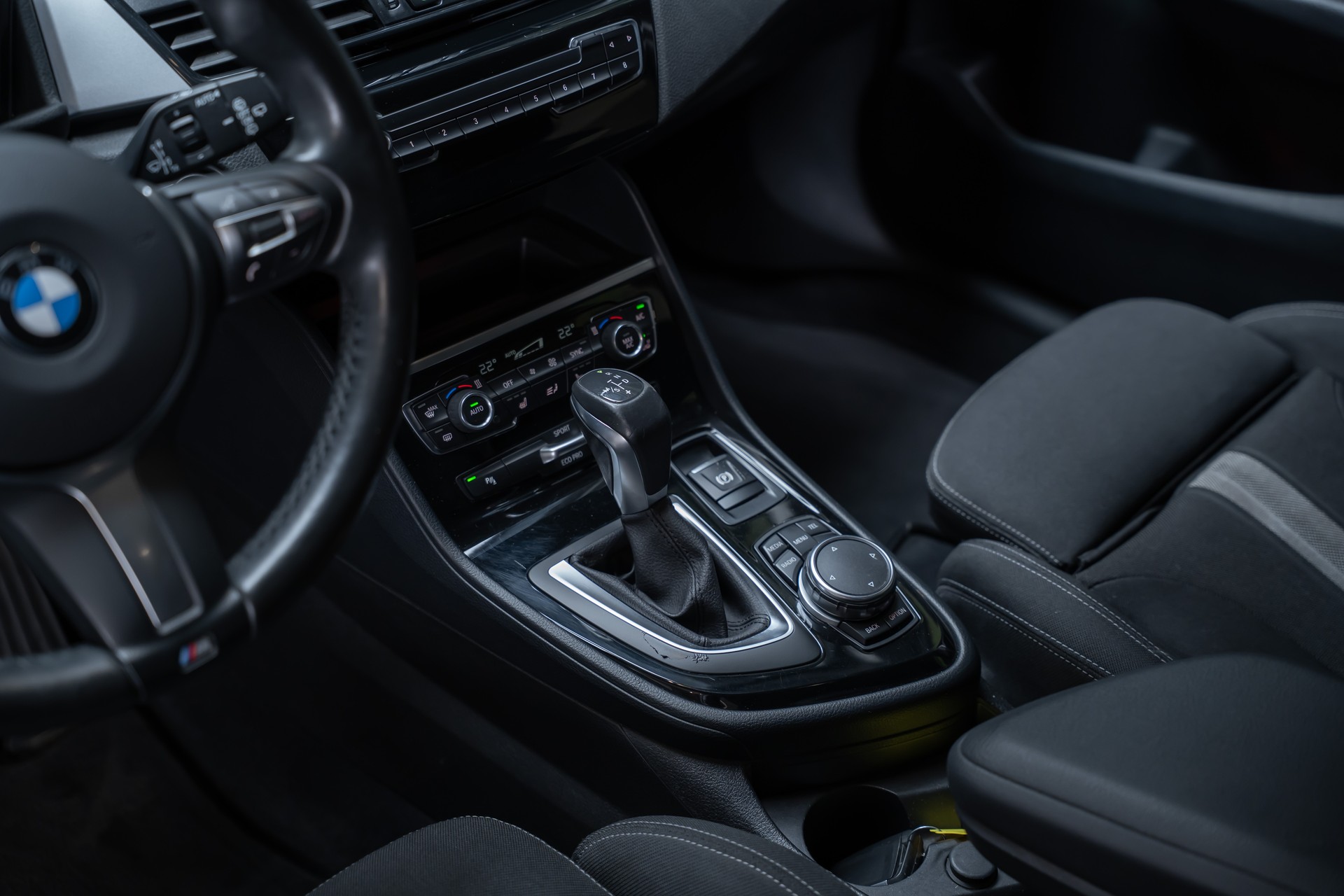 BMW 225i xDrive SAG Active Tourer / CH-Fahrzeug / HeadUp / Rückfahrkamera-image-12