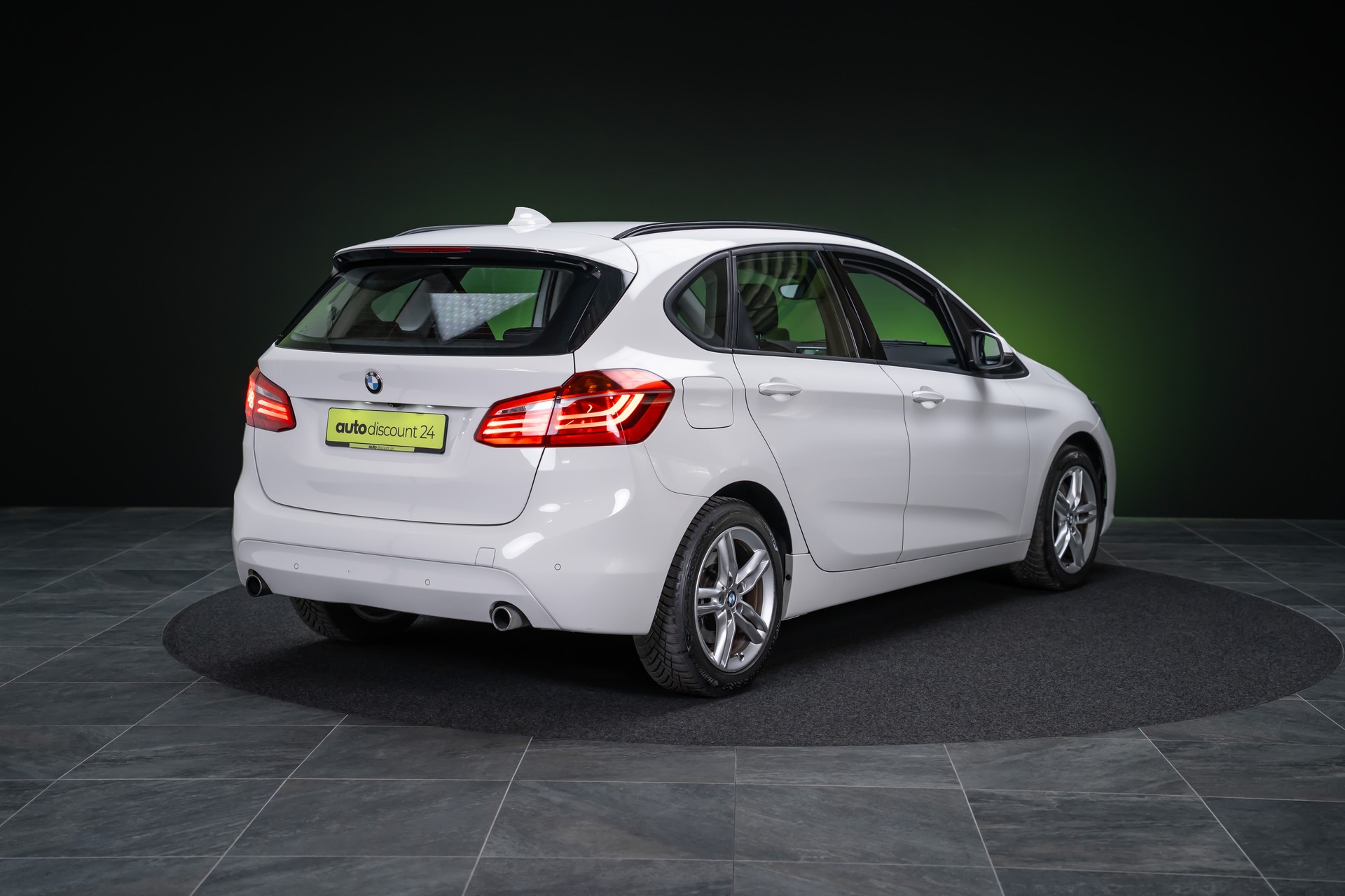 BMW 225i xDrive SAG Active Tourer / CH-Fahrzeug / HeadUp / Rückfahrkamera-image-4